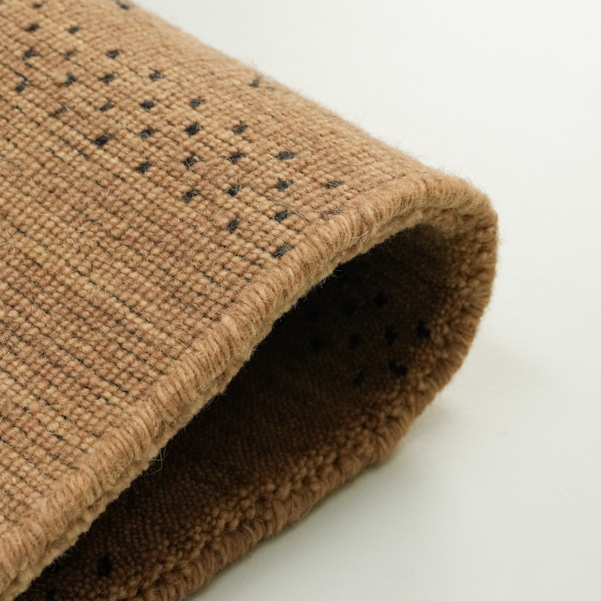 Urkum Serisi Otantik Desenli Bej Yün Tezgah Dokuma Halı