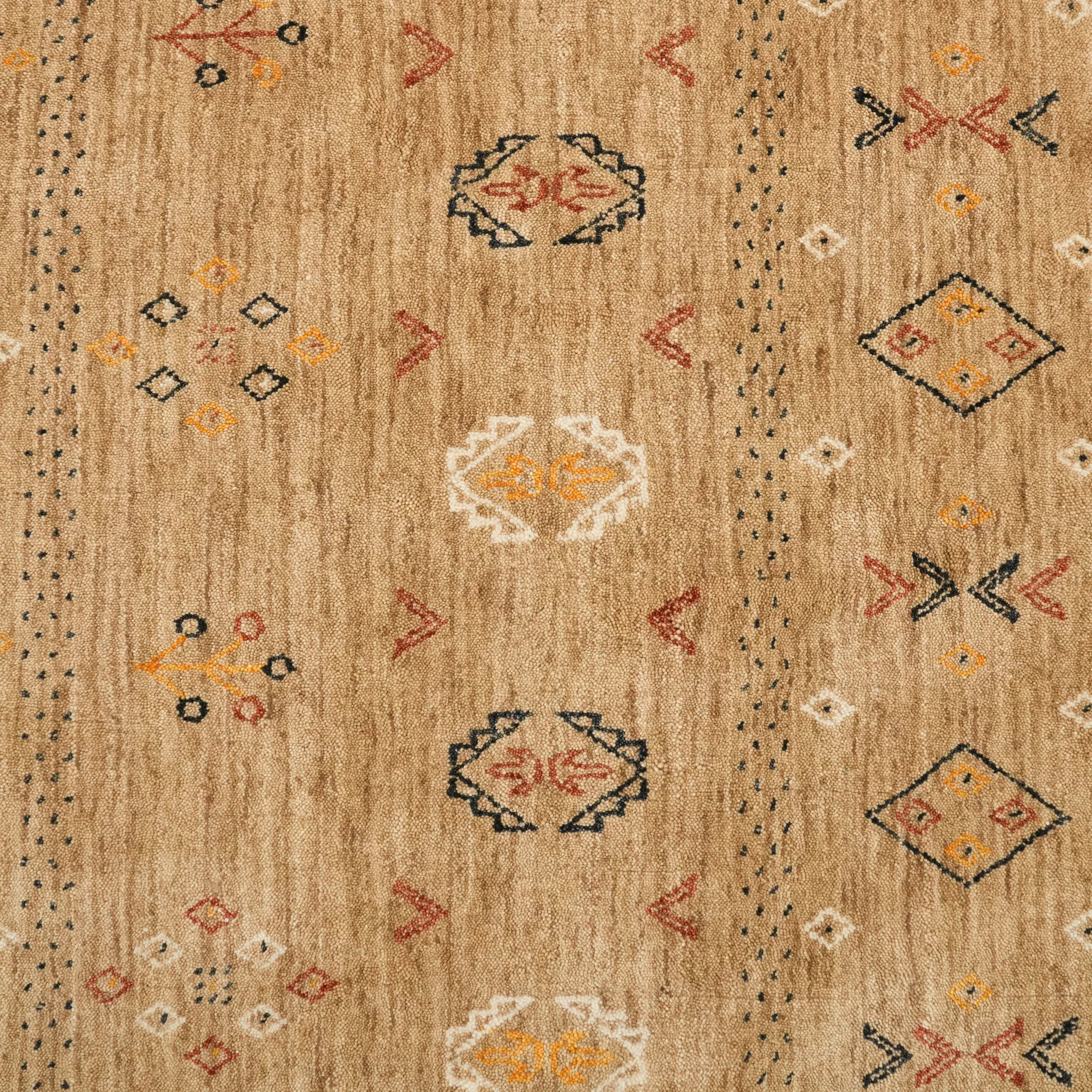 Urkum Serisi Otantik Desenli Bej Yün Tezgah Dokuma Yuvarlak Halı