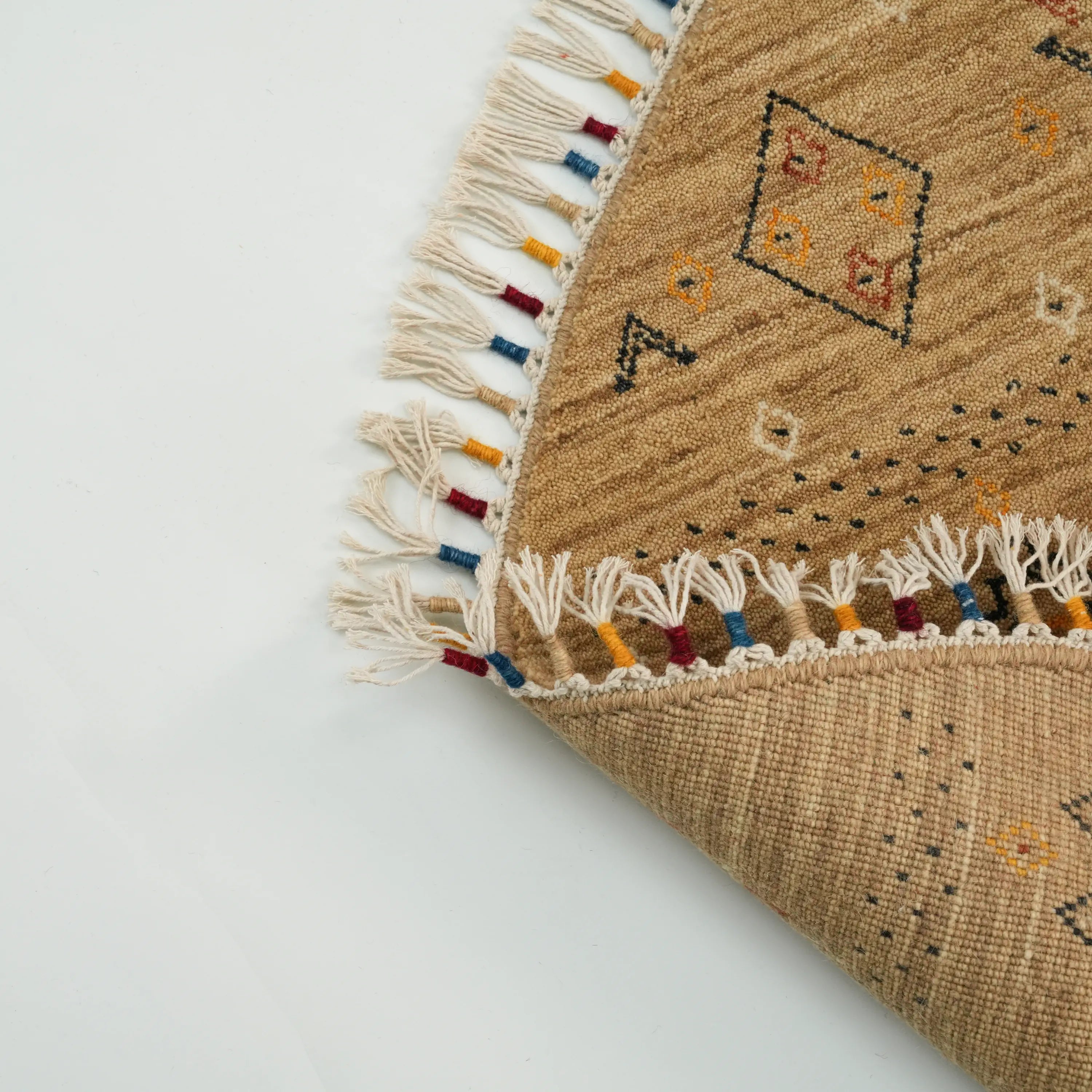 Urkum Serisi Otantik Desenli Bej Yün Tezgah Dokuma Yuvarlak Halı