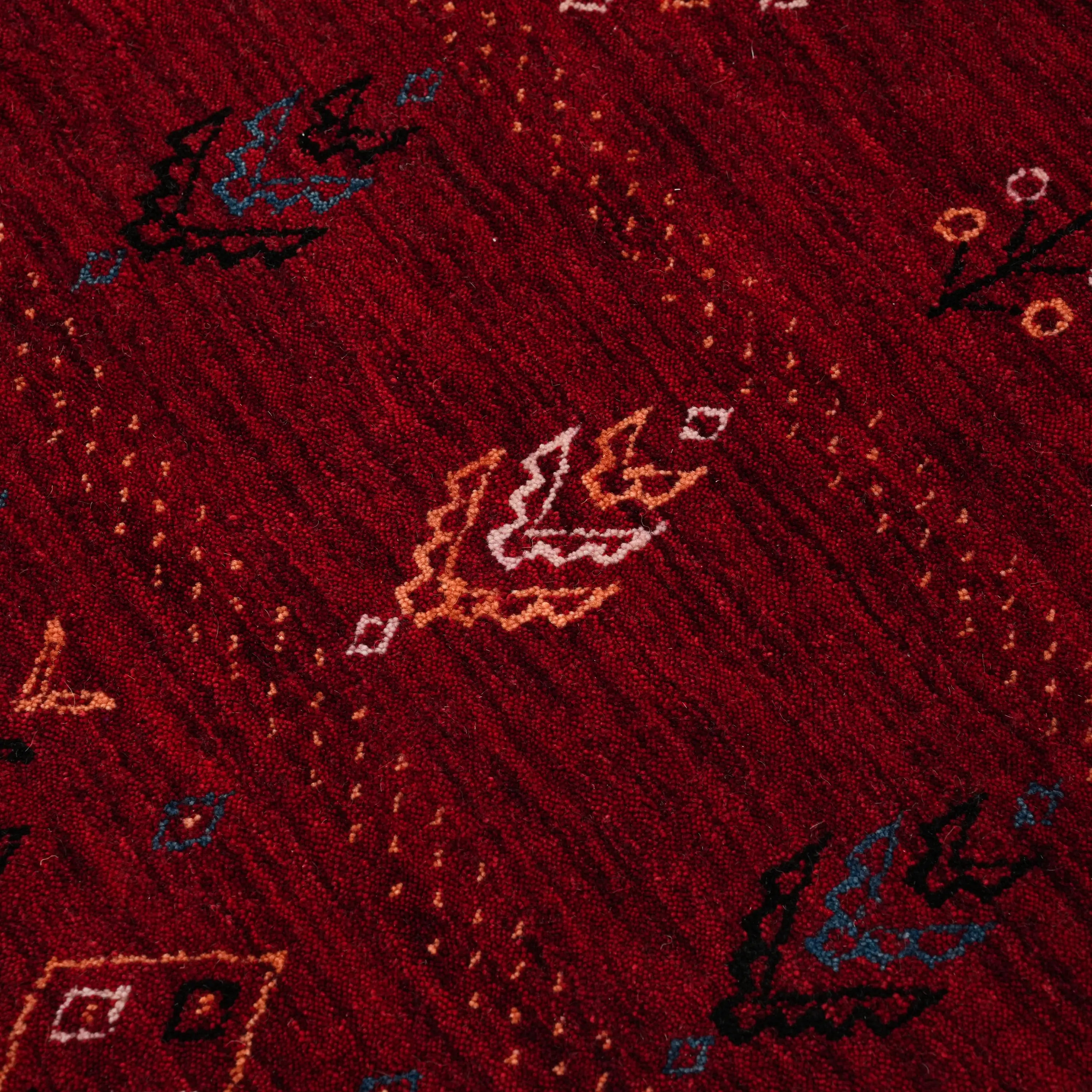 Urkum Serisi Otantik Desenli Kırmızı Yün Tezgah Dokuma Yuvarlak Halı