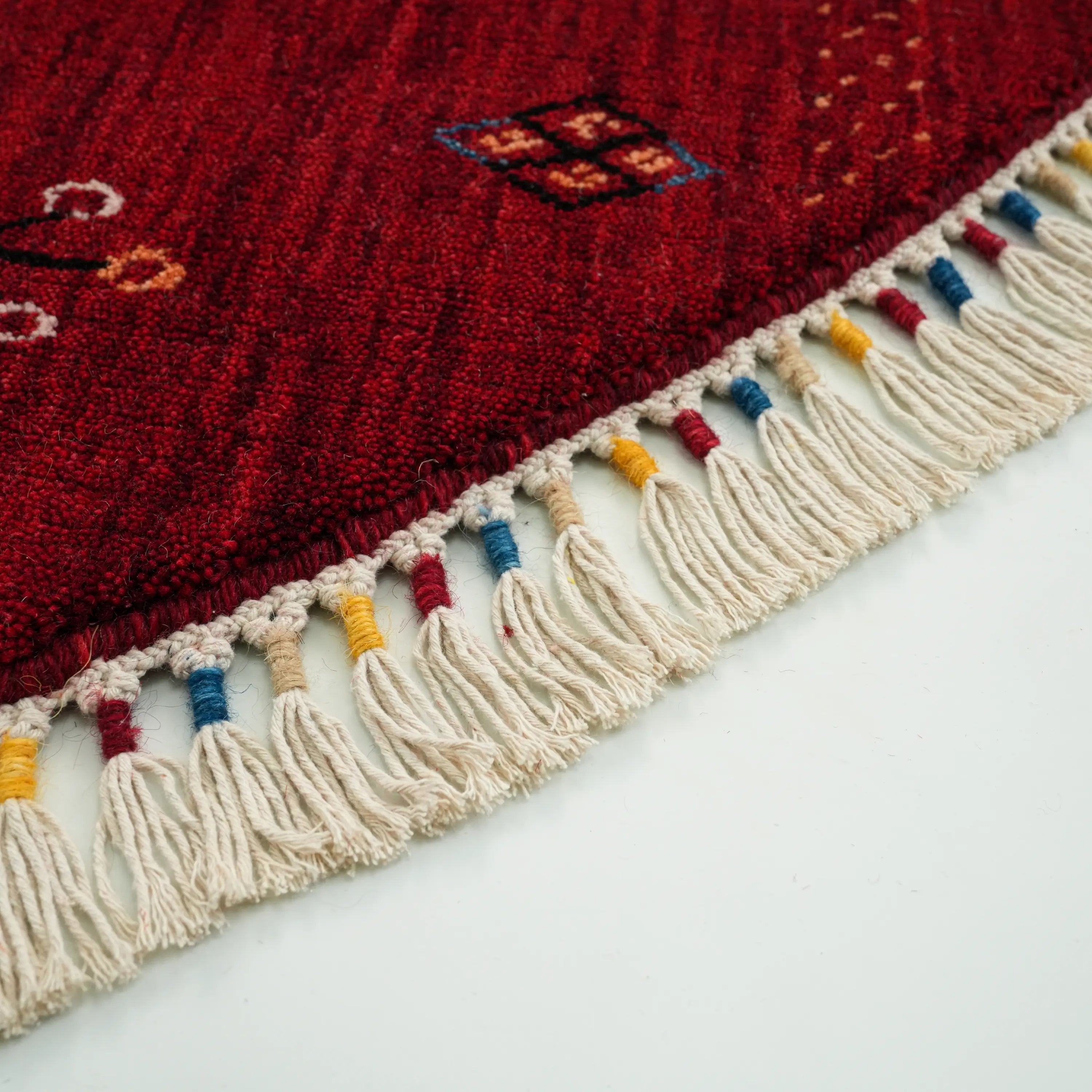 Urkum Serisi Otantik Desenli Kırmızı Yün Tezgah Dokuma Yuvarlak Halı