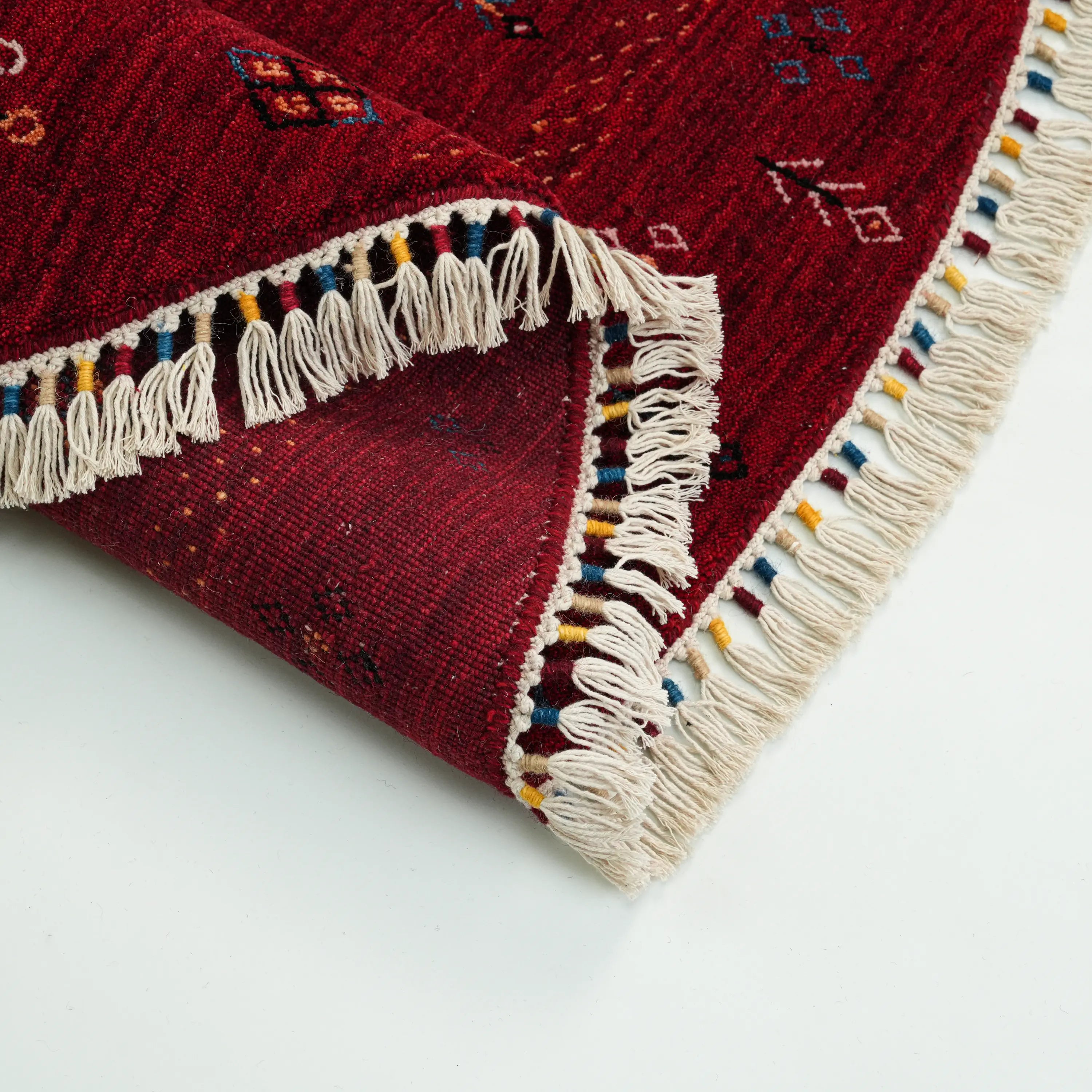 Urkum Serisi Otantik Desenli Kırmızı Yün Tezgah Dokuma Yuvarlak Halı