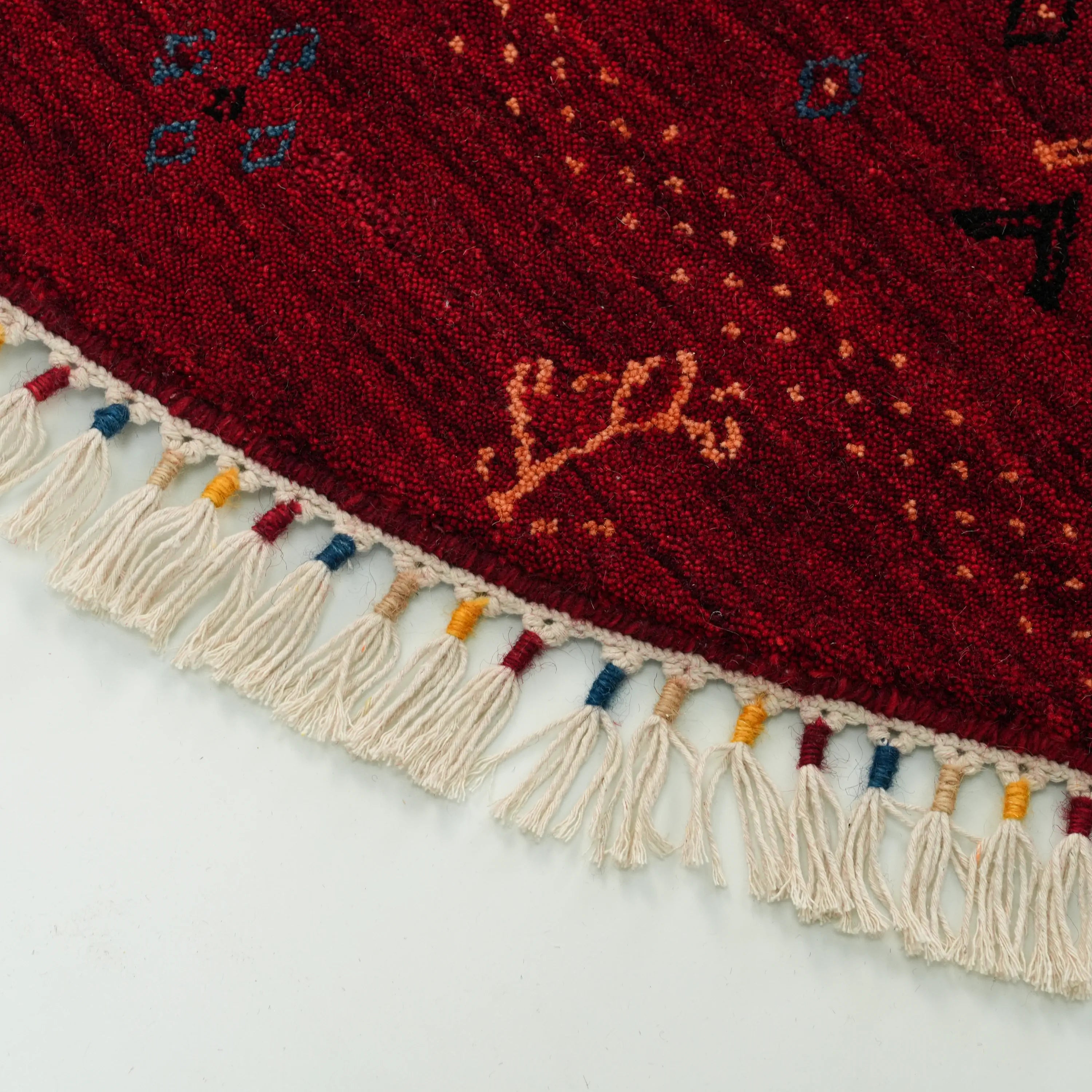 Urkum Serisi Otantik Desenli Kırmızı Yün Tezgah Dokuma Yuvarlak Halı