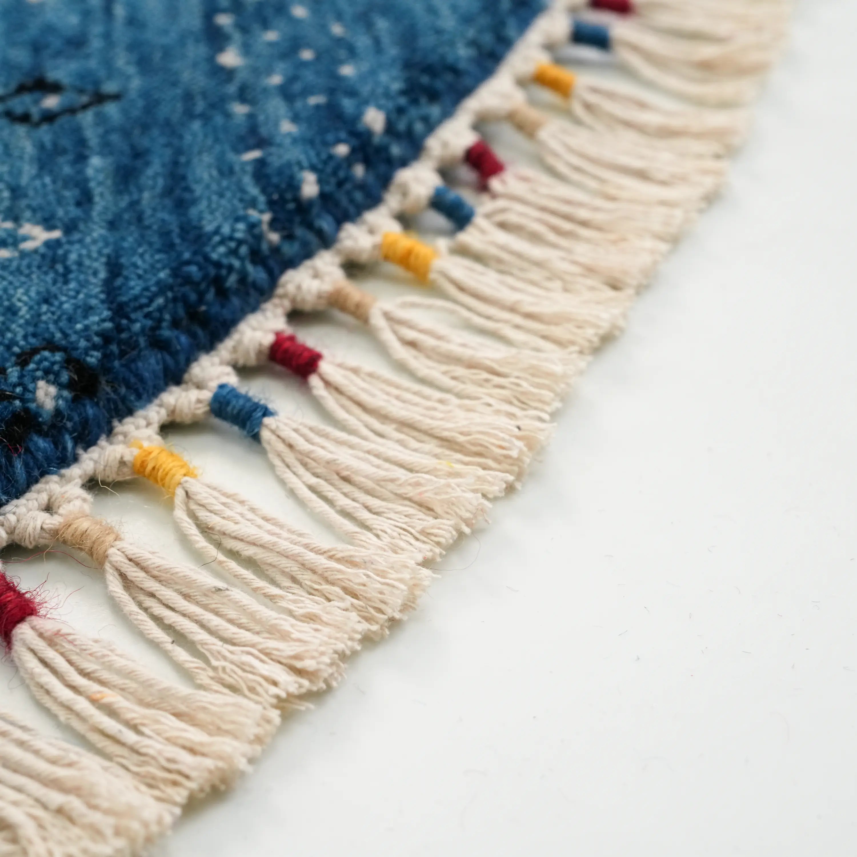 Urkum Serisi Otantik Desenli Mavi Yün Tezgah Dokuma Yuvarlak Halı