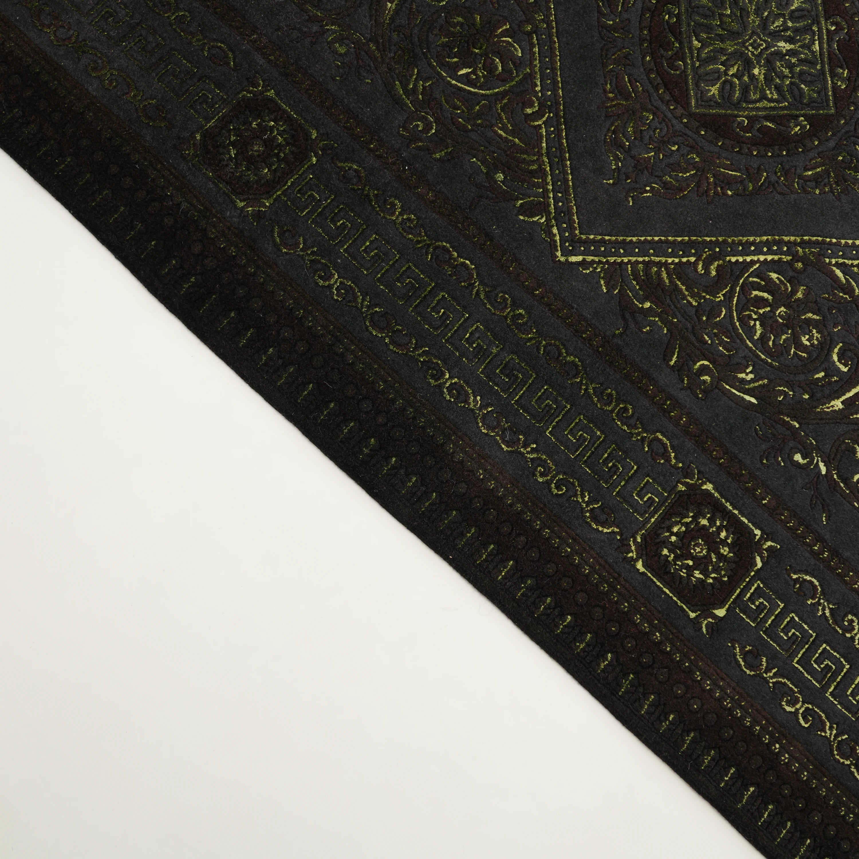 Versace Serisi El Dokuma Versace Desenli Siyah İpekli Halı