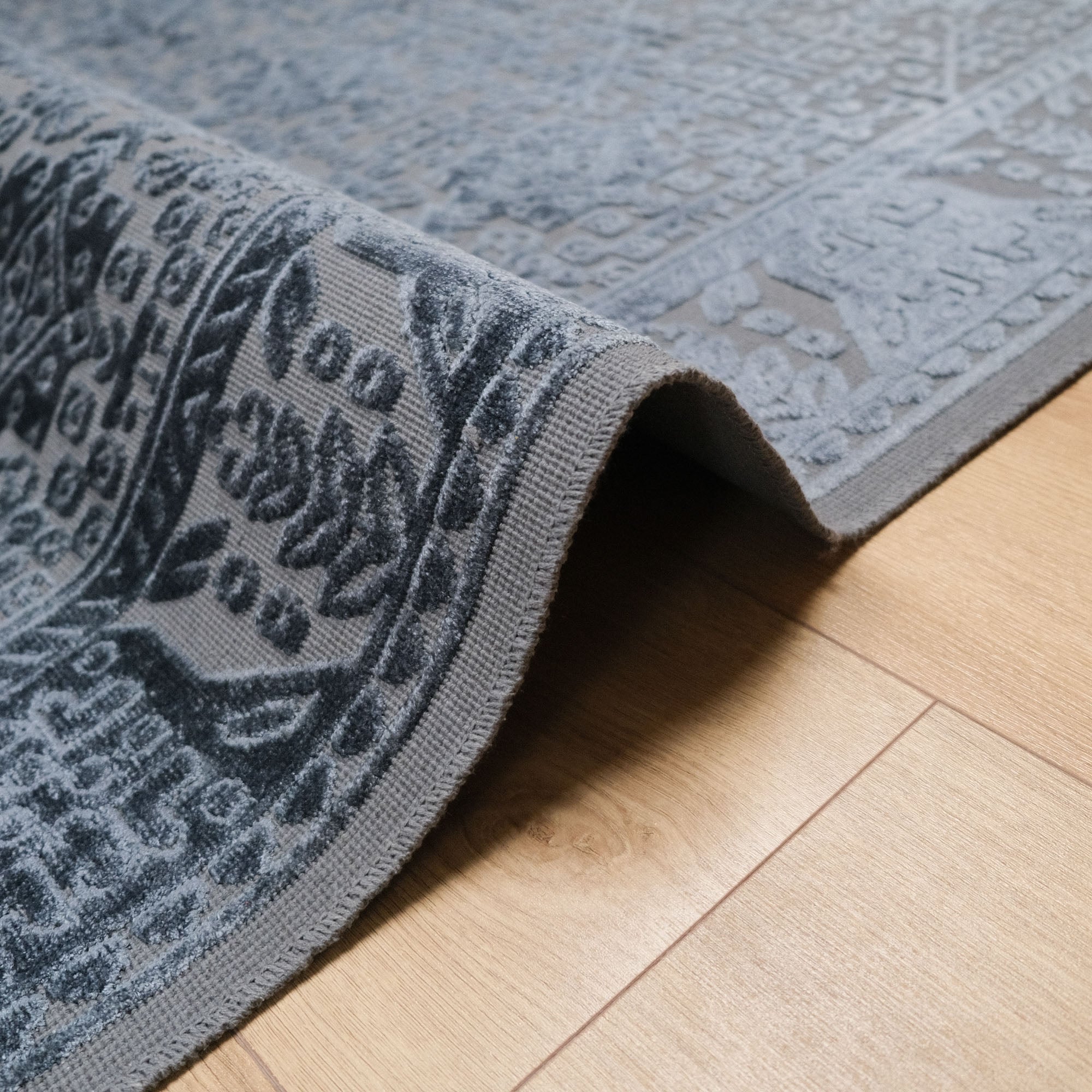 Vintage Design Machine Woven Carpet