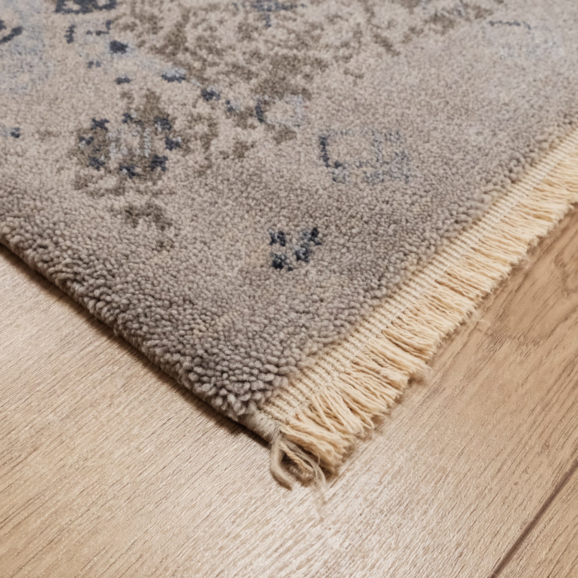 Vintage Design Machine Woven Carpet