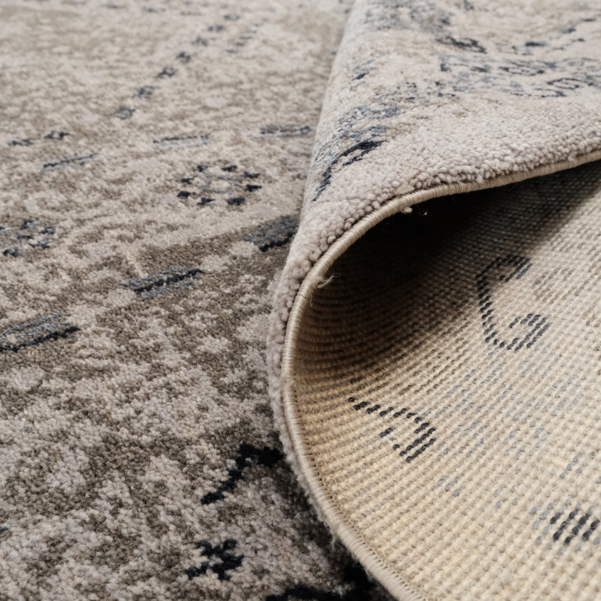 Vintage Design Machine Woven Carpet