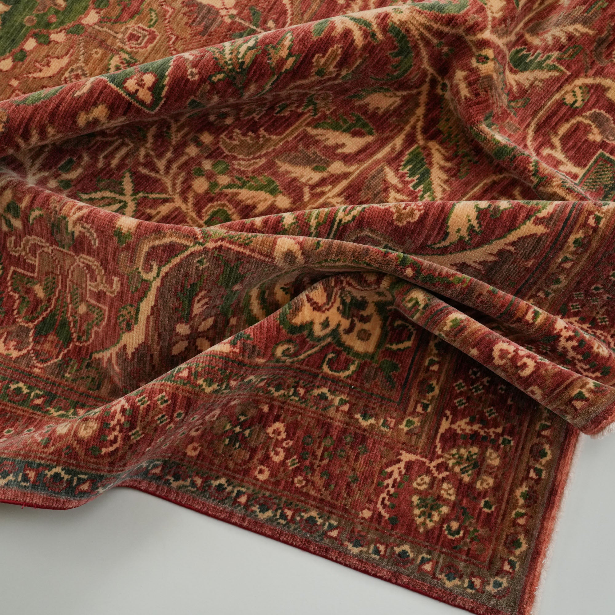 Zade Serisi Çiçek Desenli Rengarenk Yün Tezgah Dokuma Halı