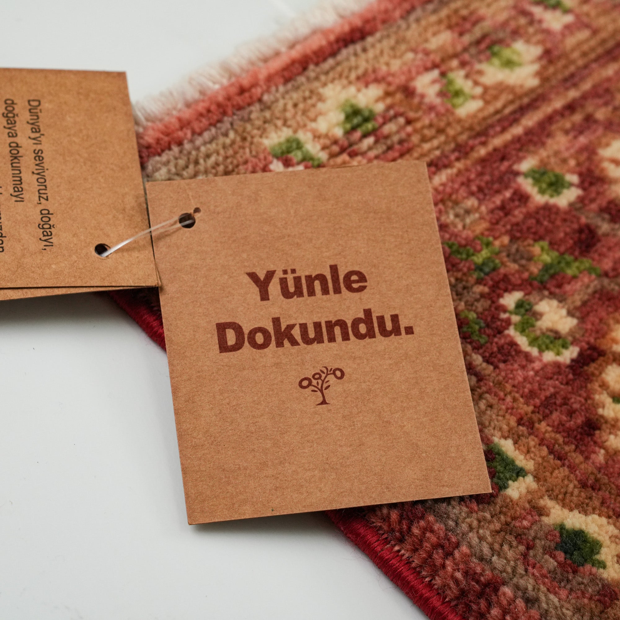 Zade Serisi Çiçek Desenli Rengarenk Yün Tezgah Dokuma Halı