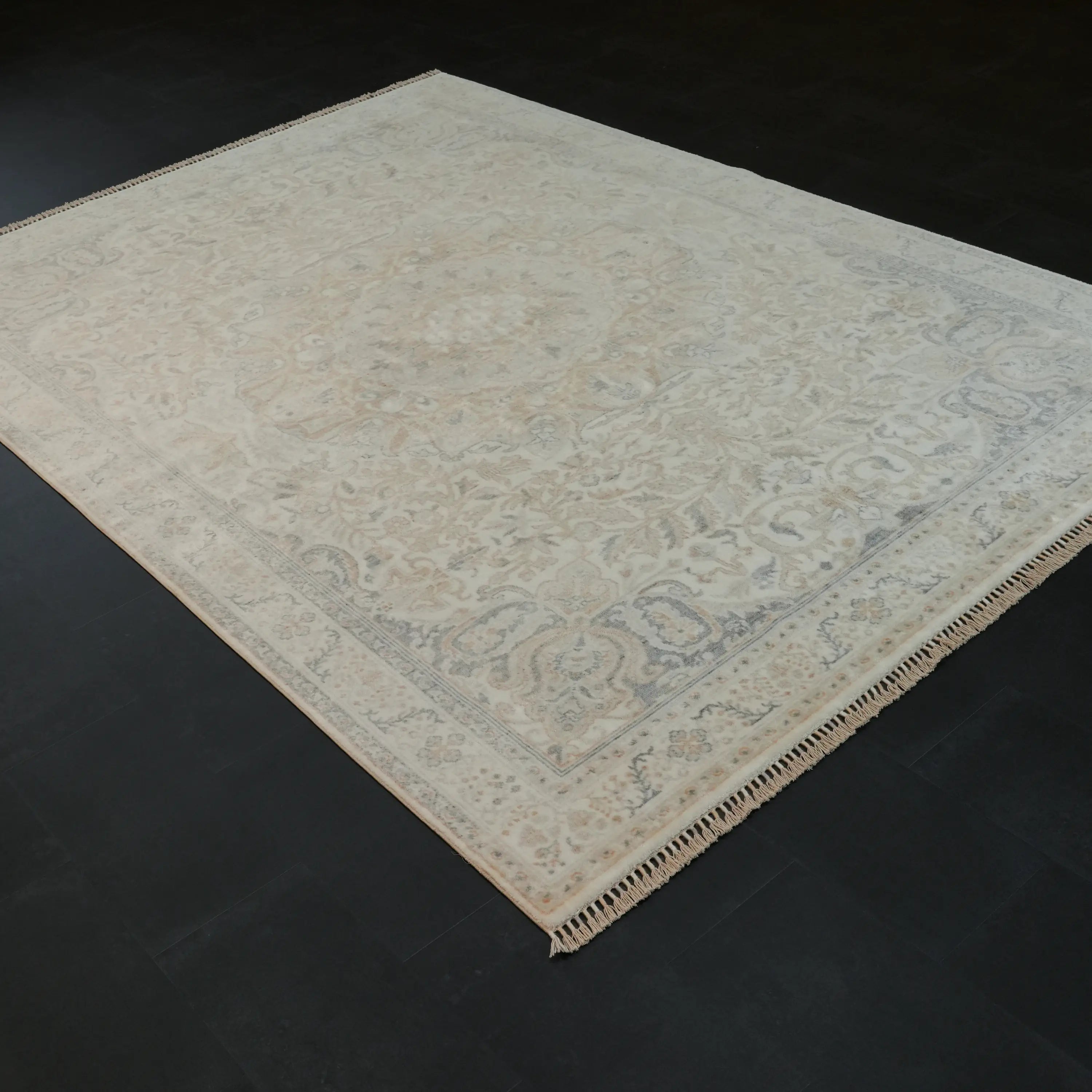 Zade Serisi Madalyon Desenli Krem Tencel Tezgah Dokuma Halı