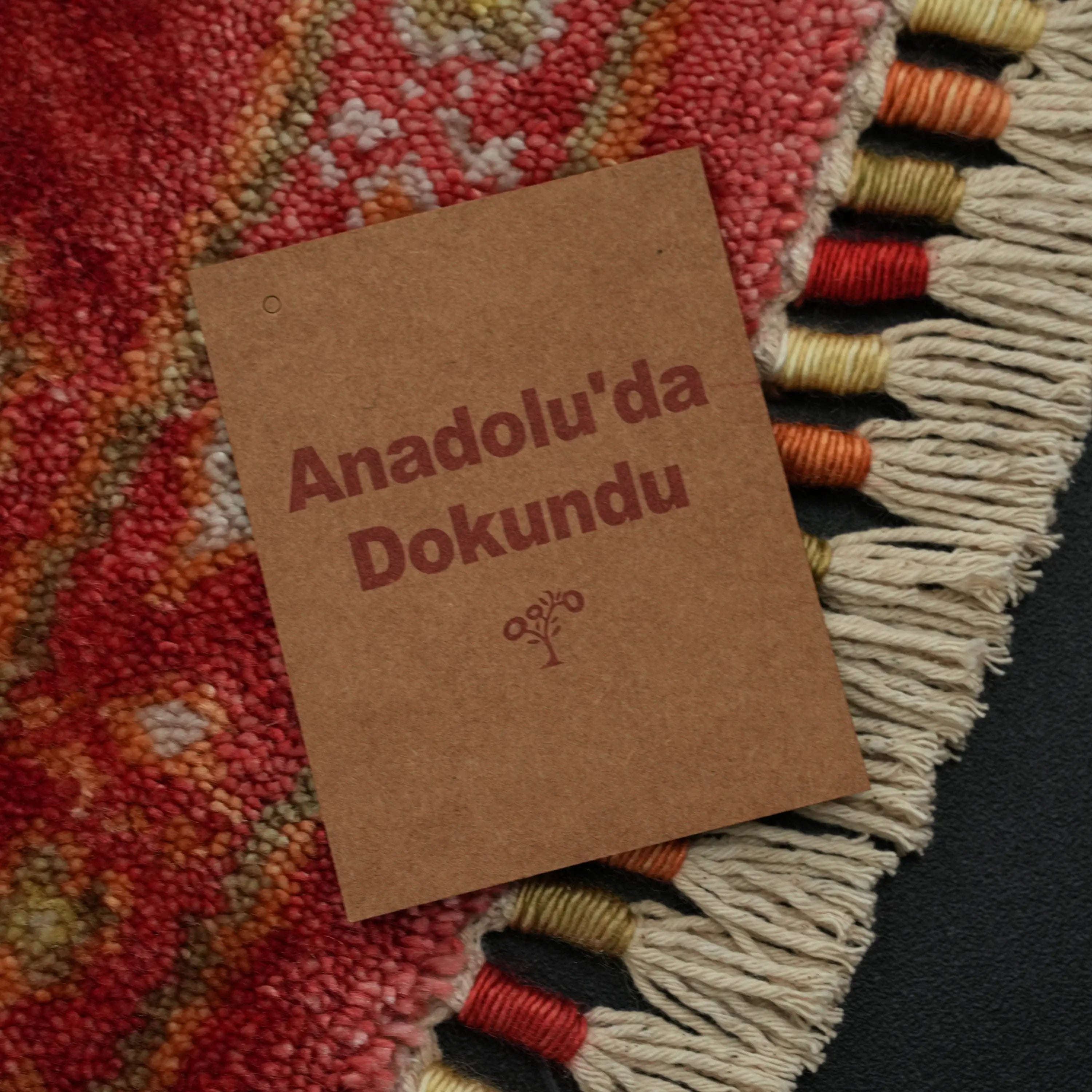 Zade Serisi Uşak Desenli Kırmızı Tencel Tezgah Dokuma Doğal Halı