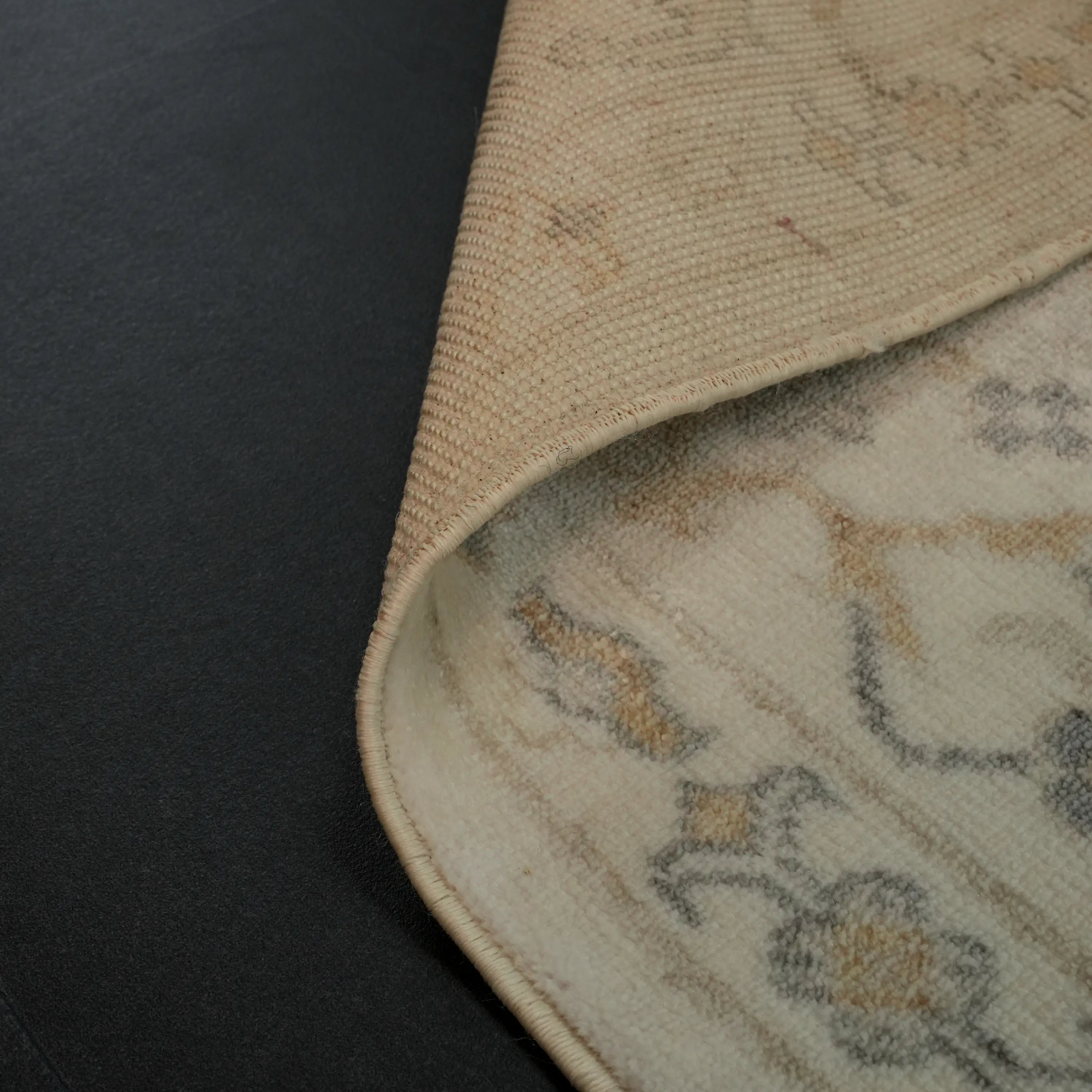 Zade Serisi Uşak Desenli Krem Tencel Tezgah Dokuma Halı