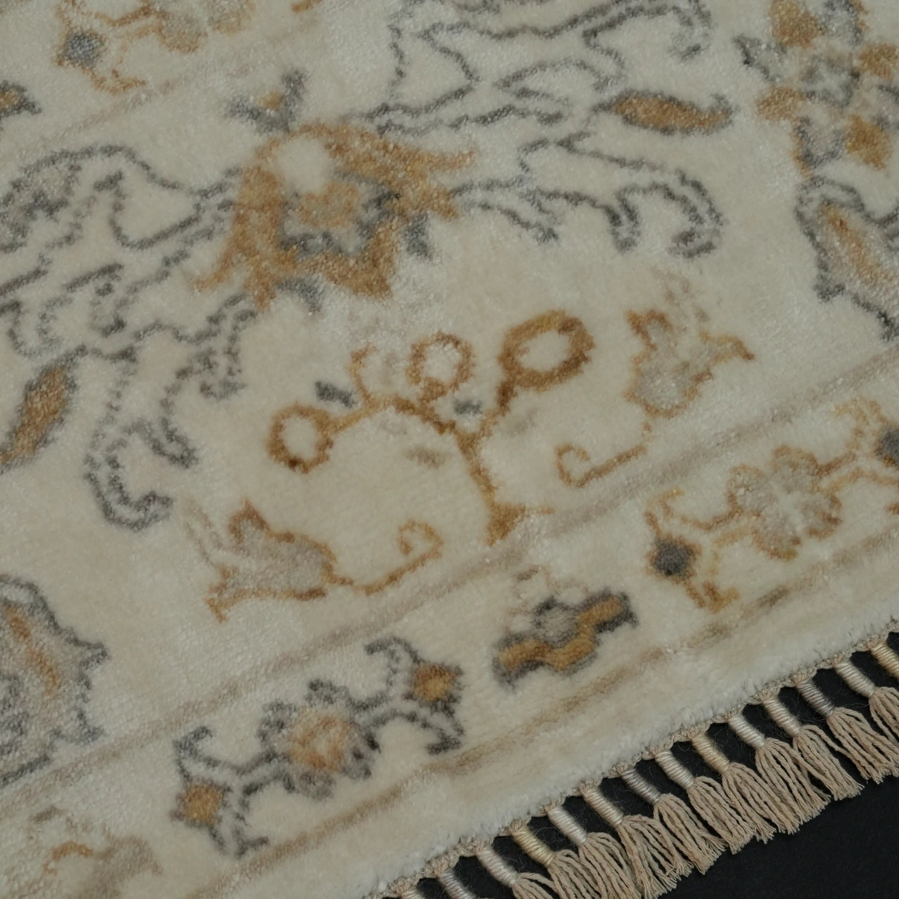 Zade Serisi Uşak Desenli Krem Tencel Tezgah Dokuma Halı