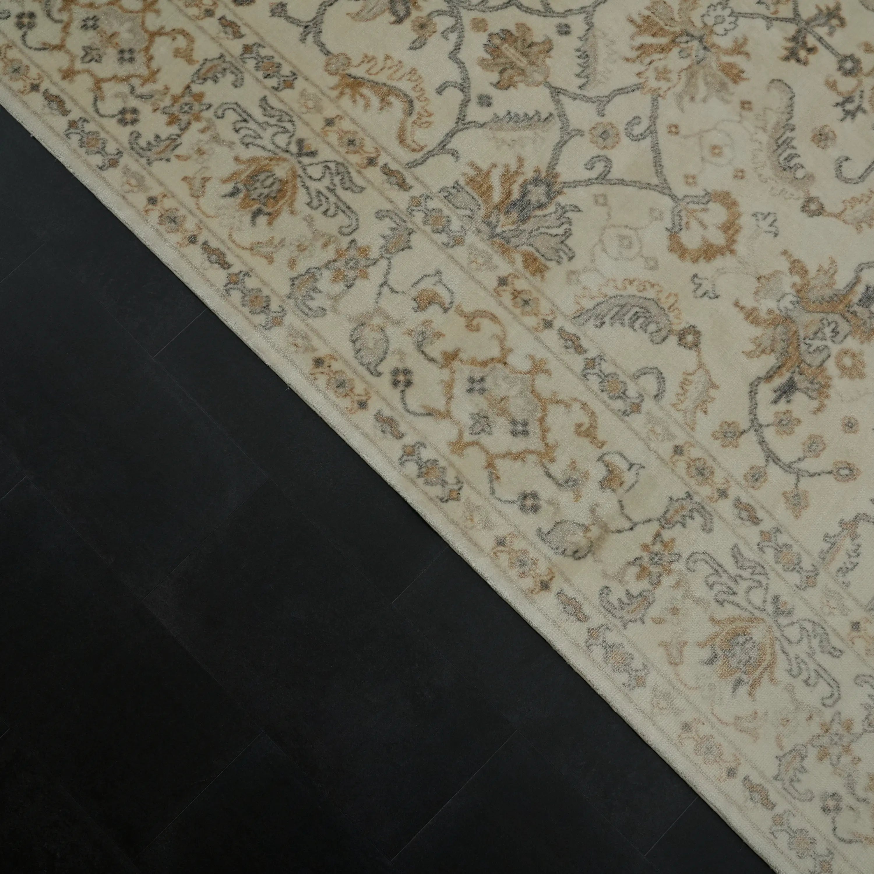 Zade Serisi Uşak Desenli Krem Tencel Tezgah Dokuma Halı