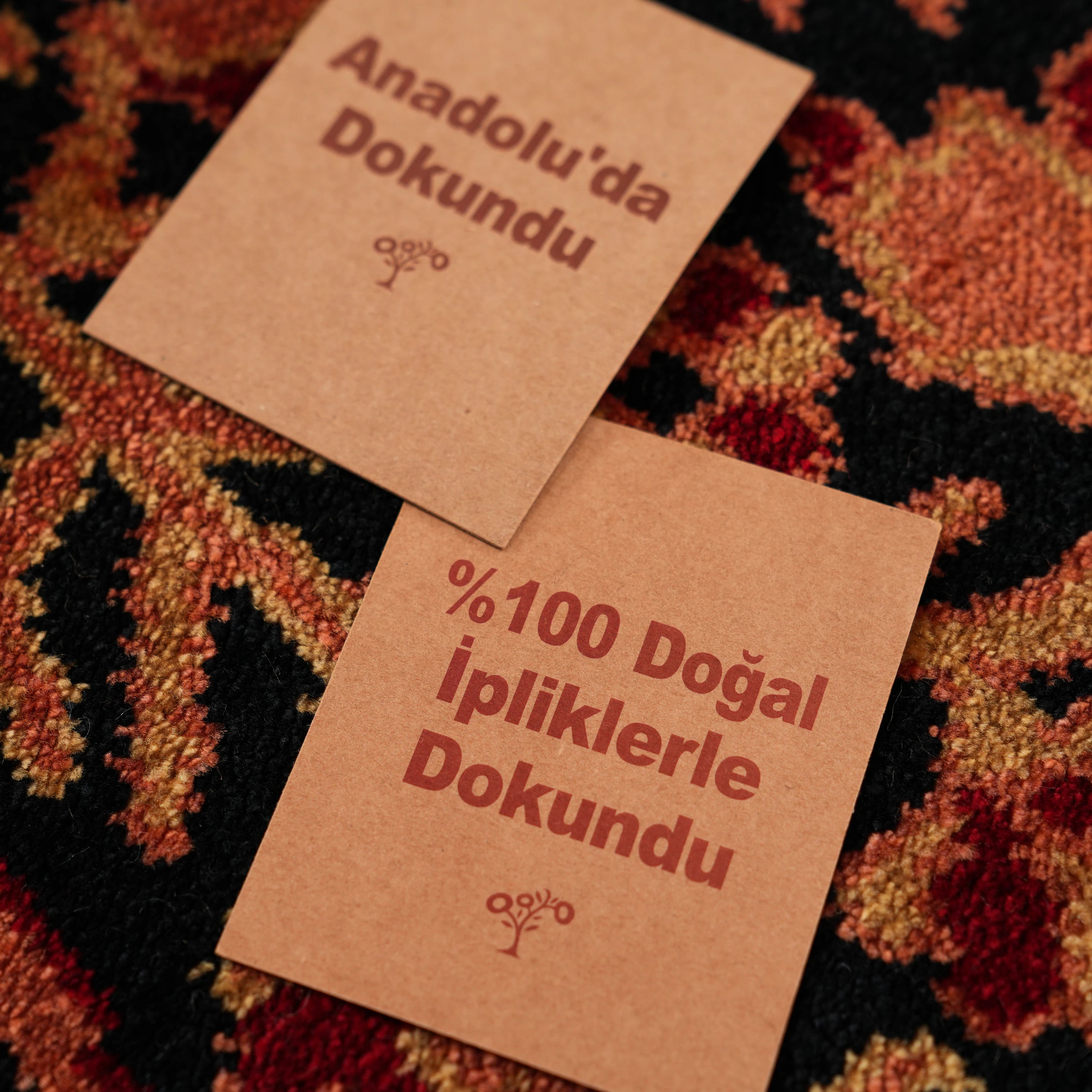 Zade Serisi Uşak Desenli Lacivert Doğal Tezgah Dokuma Halı