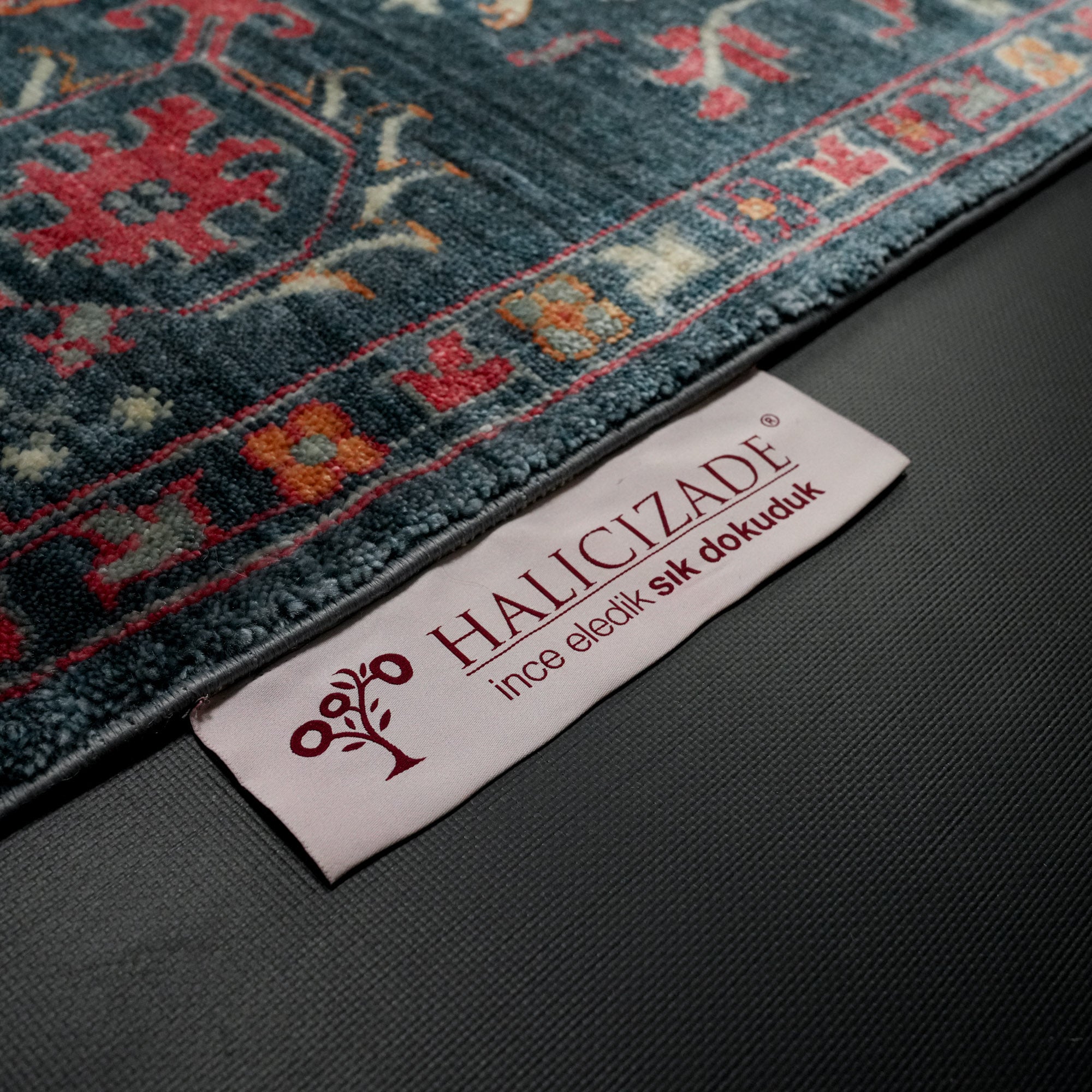 Zade Series Uşak Patterned Navy Blue Loom Woven Natural Rug