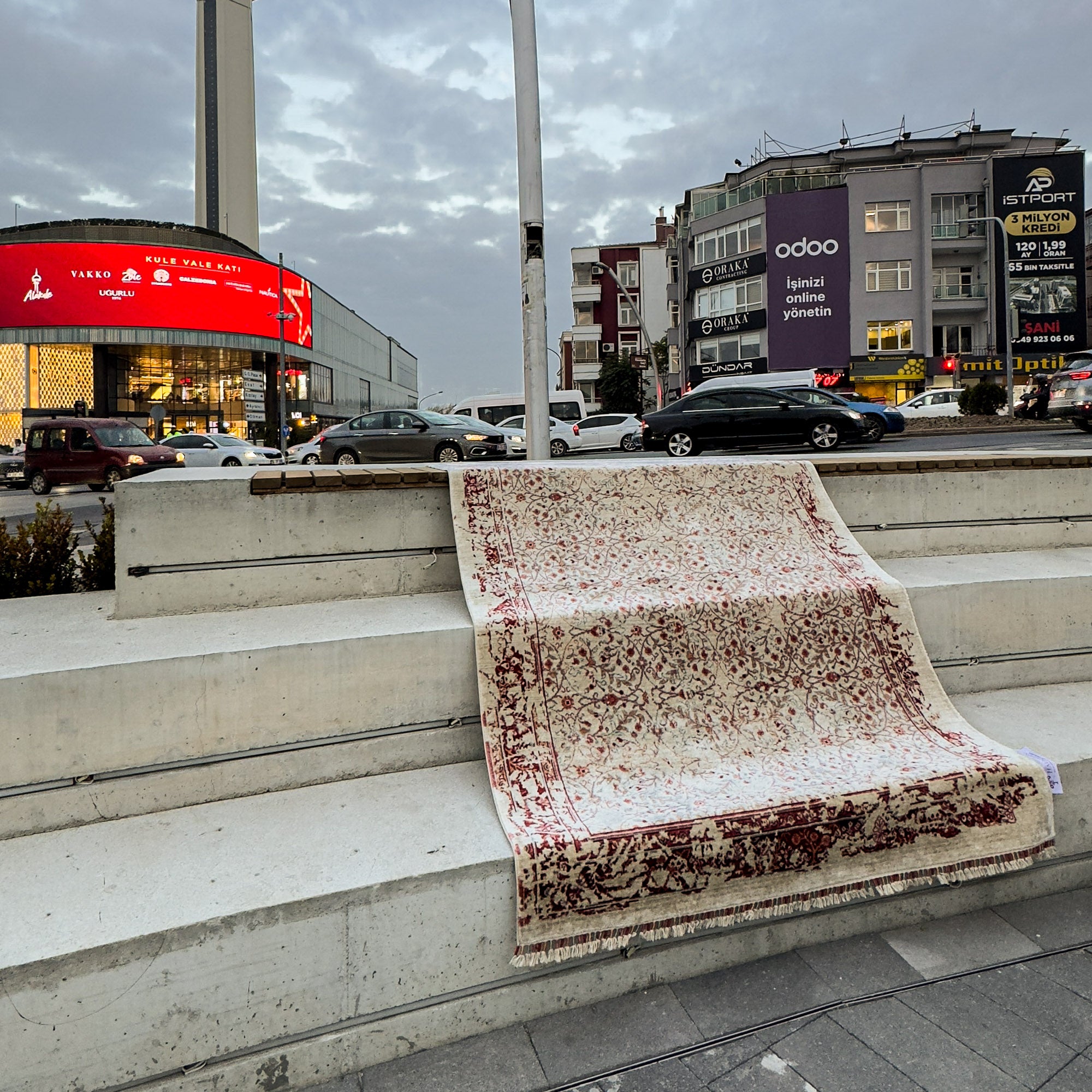 Zade Serisi Vintage Desenli Krem Tezgah Dokuma Doğal Halı