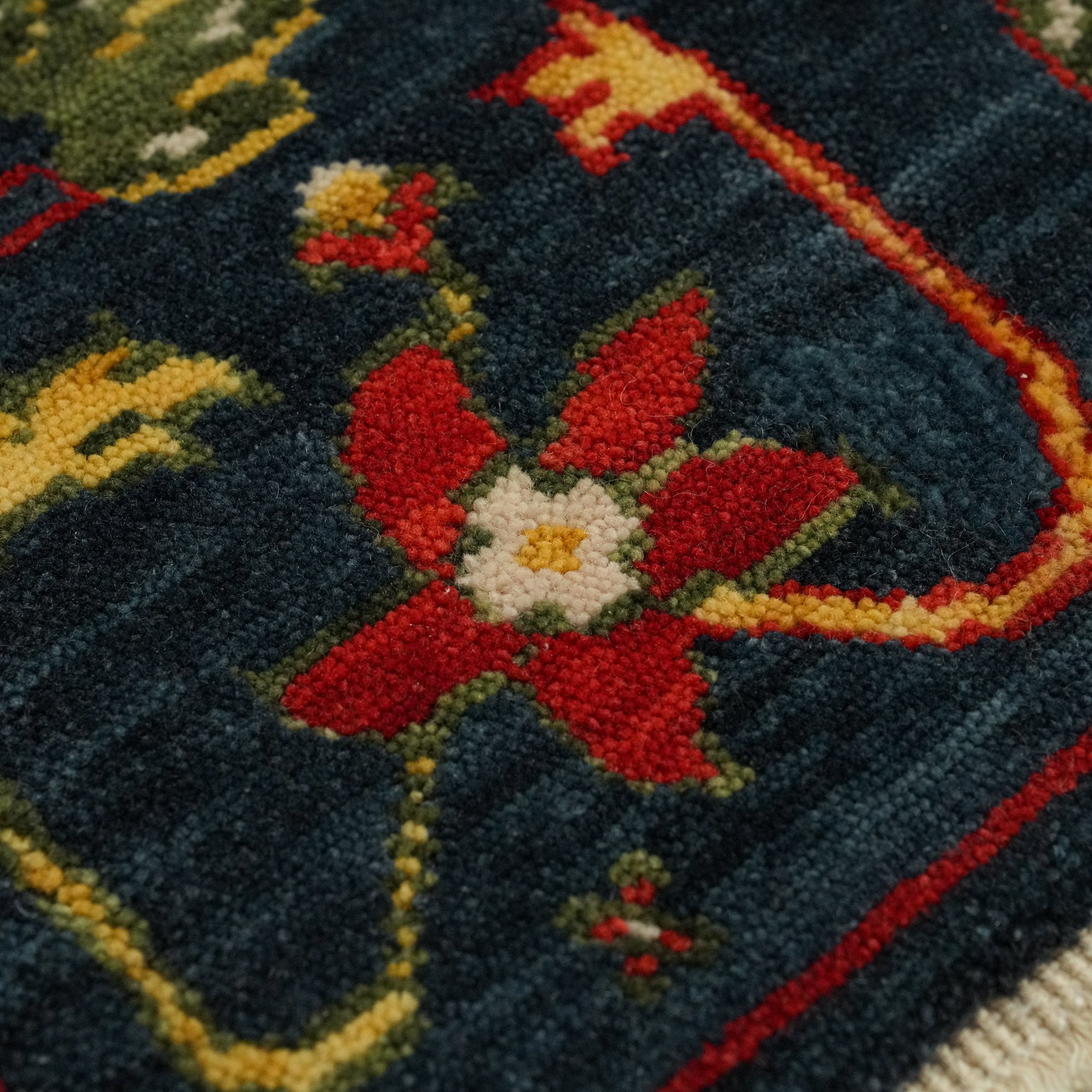 Zara Serisi Anadolu Desenli Lacivert Yün Tezgah Dokuma Halı