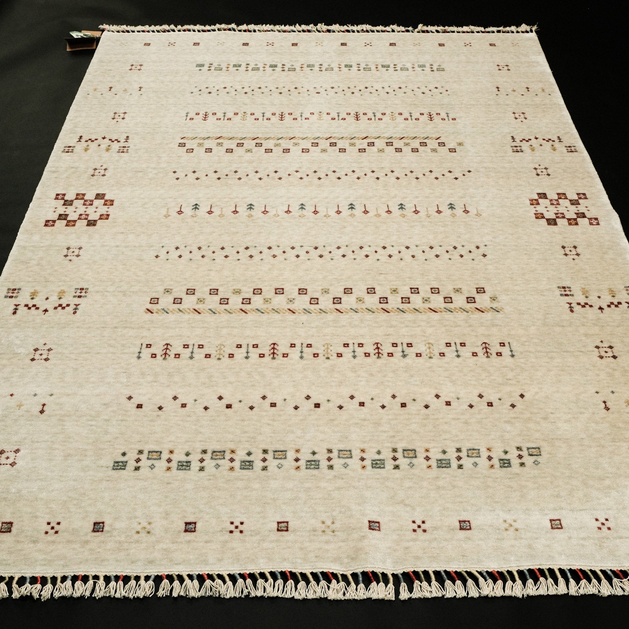 Zara Serisi Etnik Desenli Tezgah Dokuma Halı