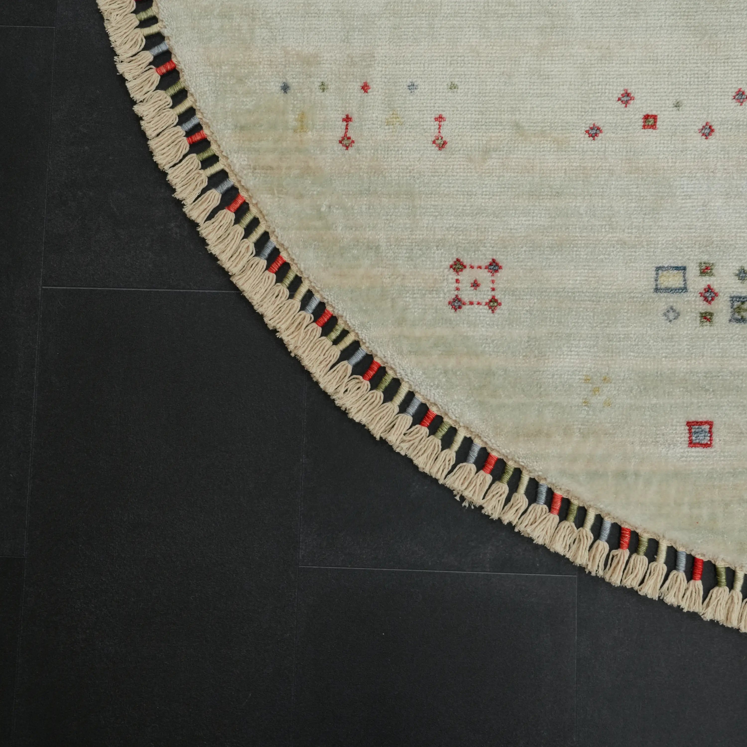 Zara Series Authentic Patterned Round Loom-Woven Rug