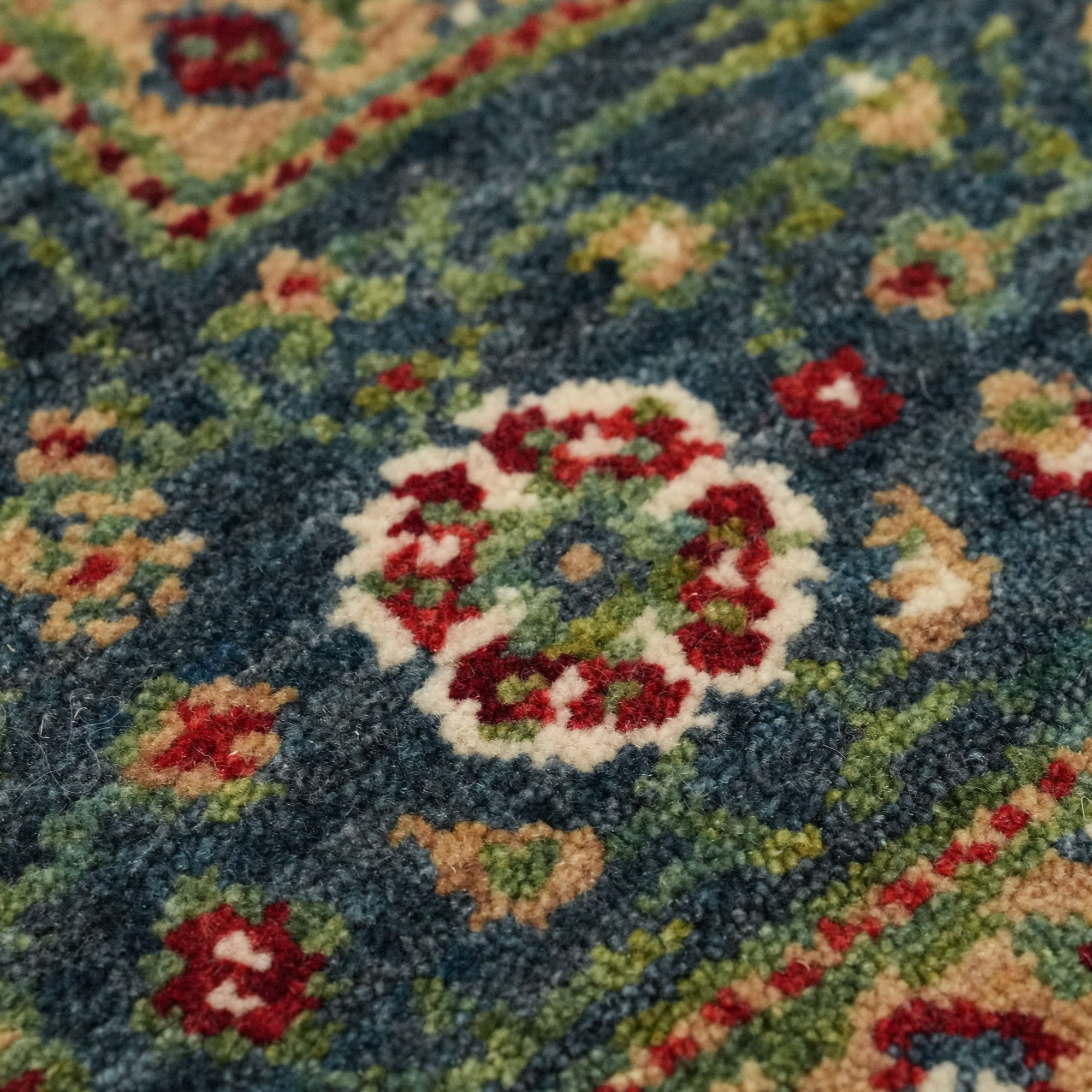 Zara Serisi Uşak Desenli Tezgah Dokuma Halı