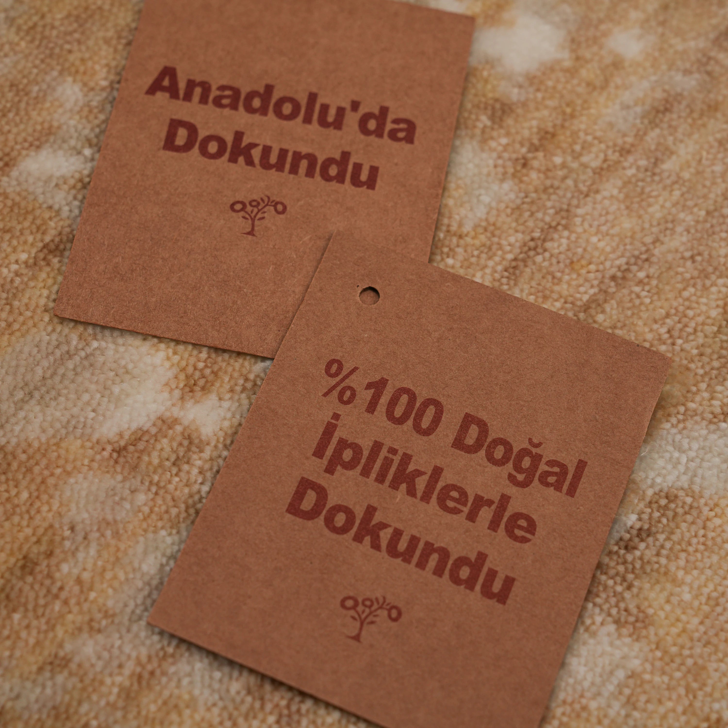 Zima Serisi Soyut Desenli Bej Doğal Tencel Tezgah Dokuma Halı