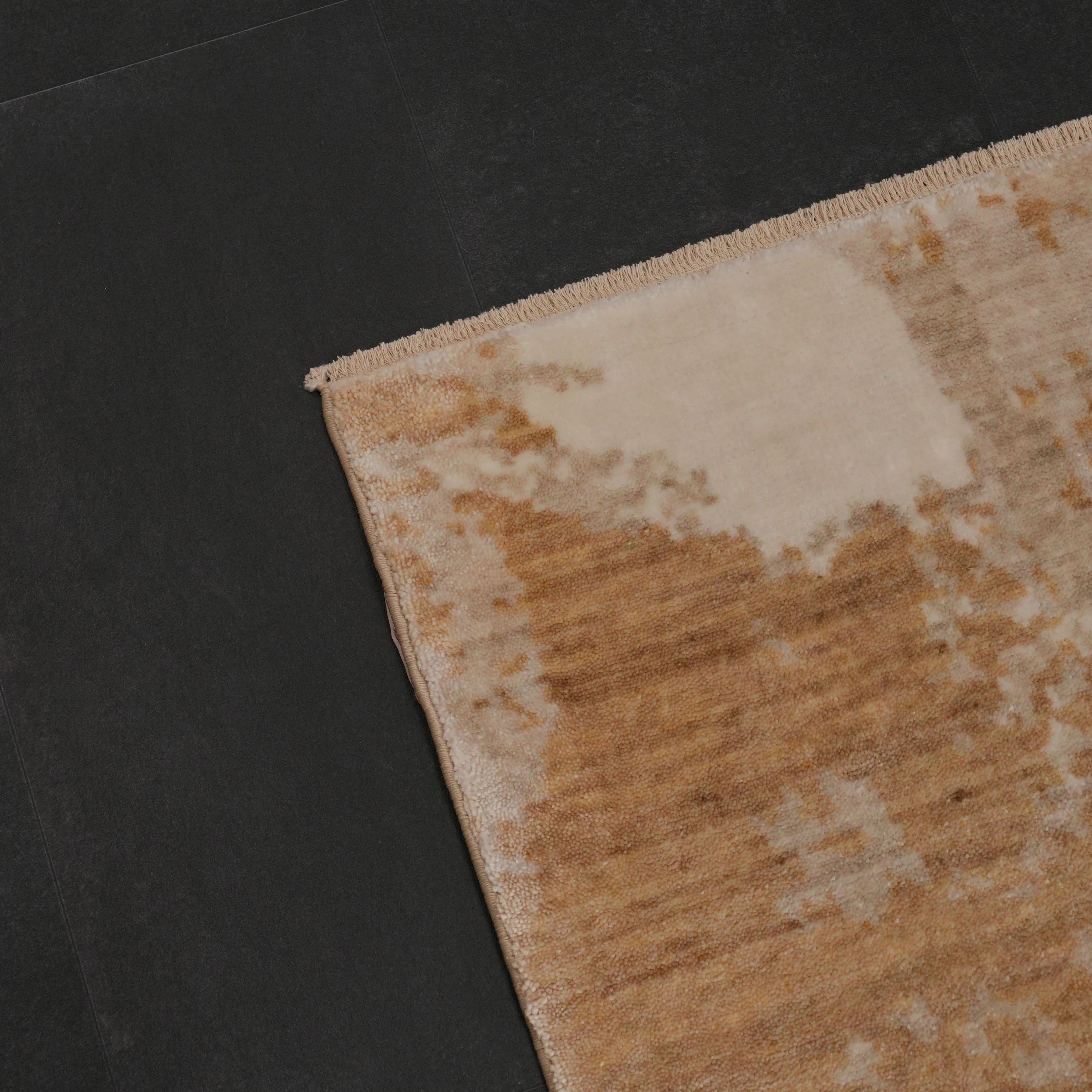 Zima Serisi Soyut Desenli Bej Doğal Tencel Tezgah Dokuma Halı