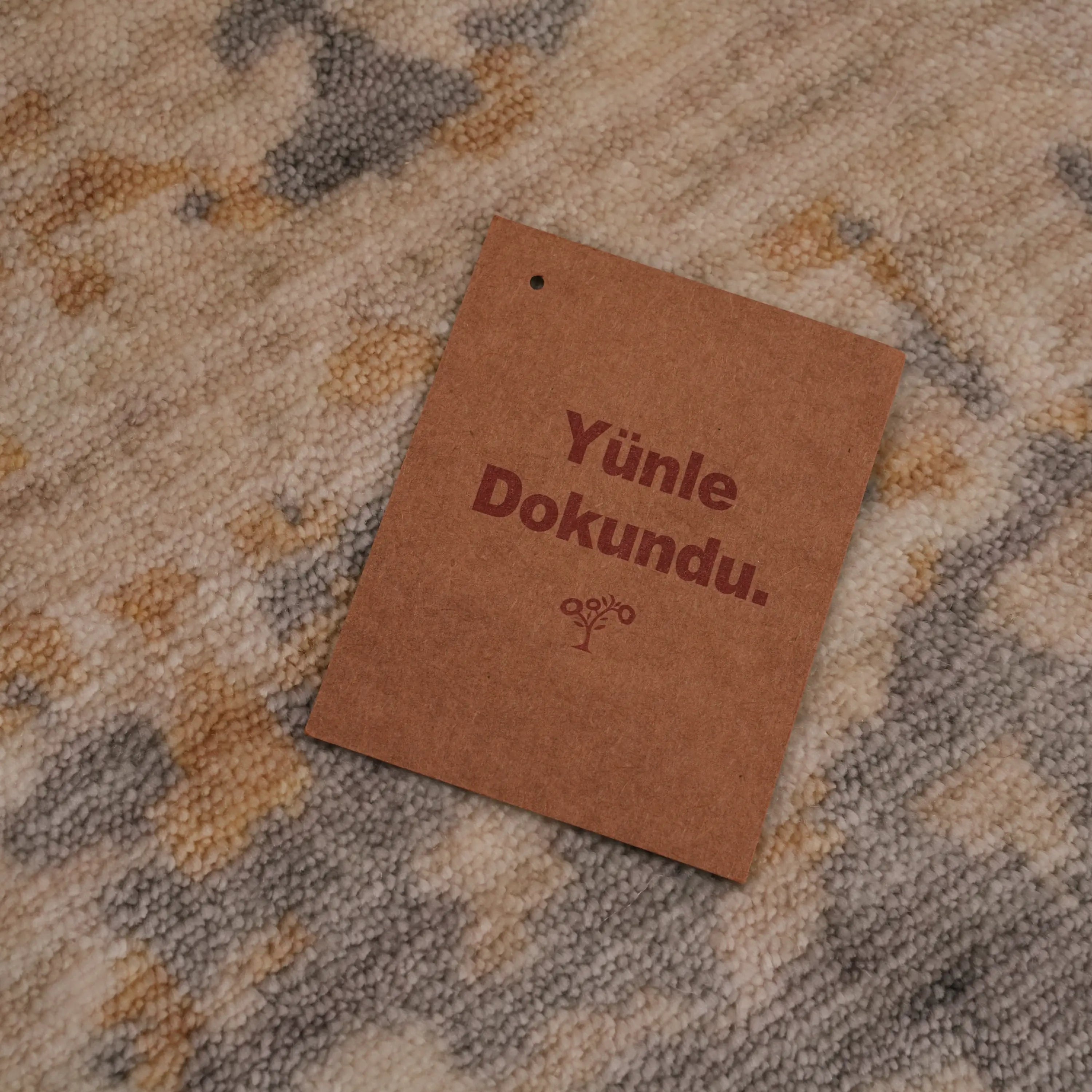 Zima Serisi Soyut Desenli Krem Doğal Tezgah Dokuma Halı