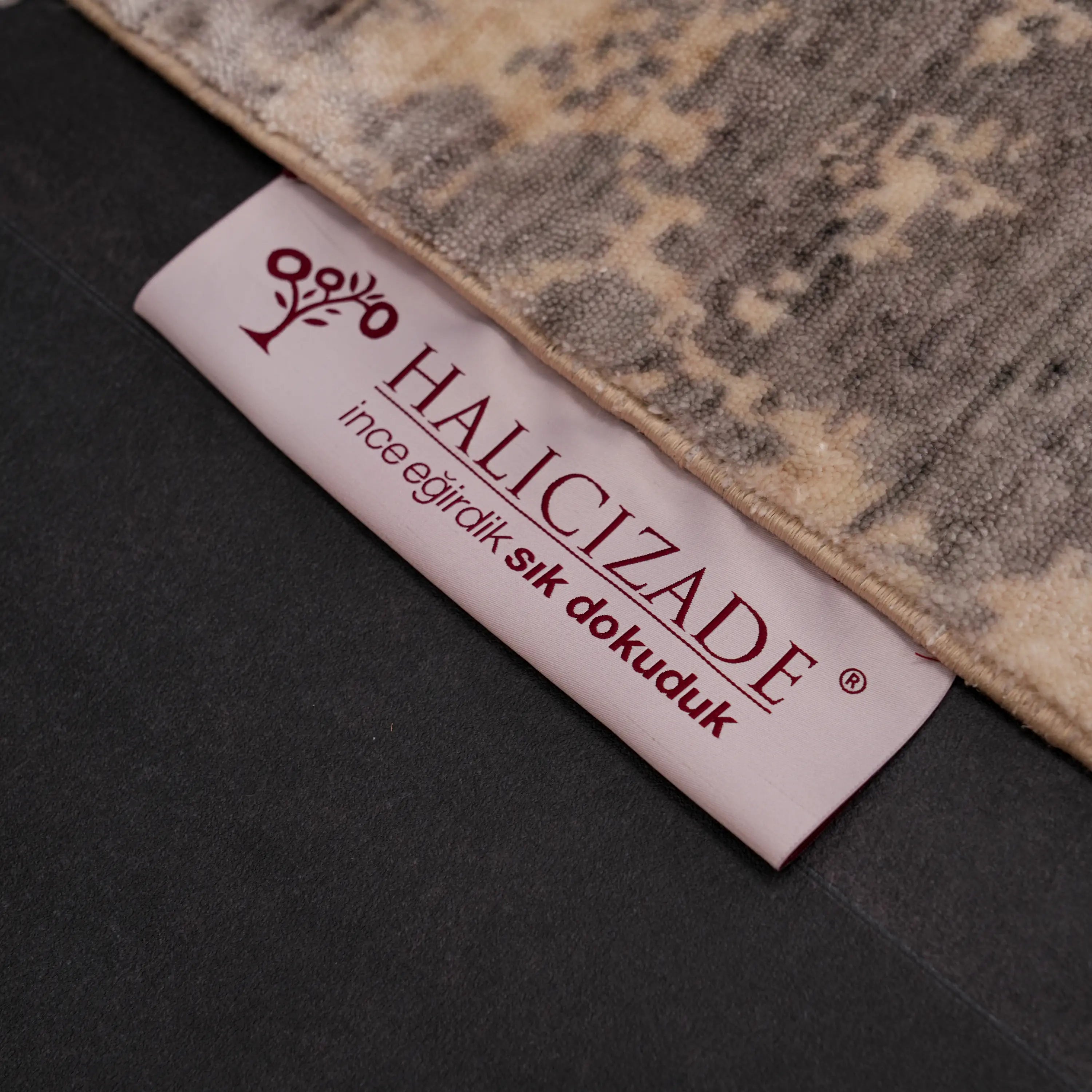 Zima Serisi Soyut Desenli Krem Tezgah Dokuma Doğal Halı