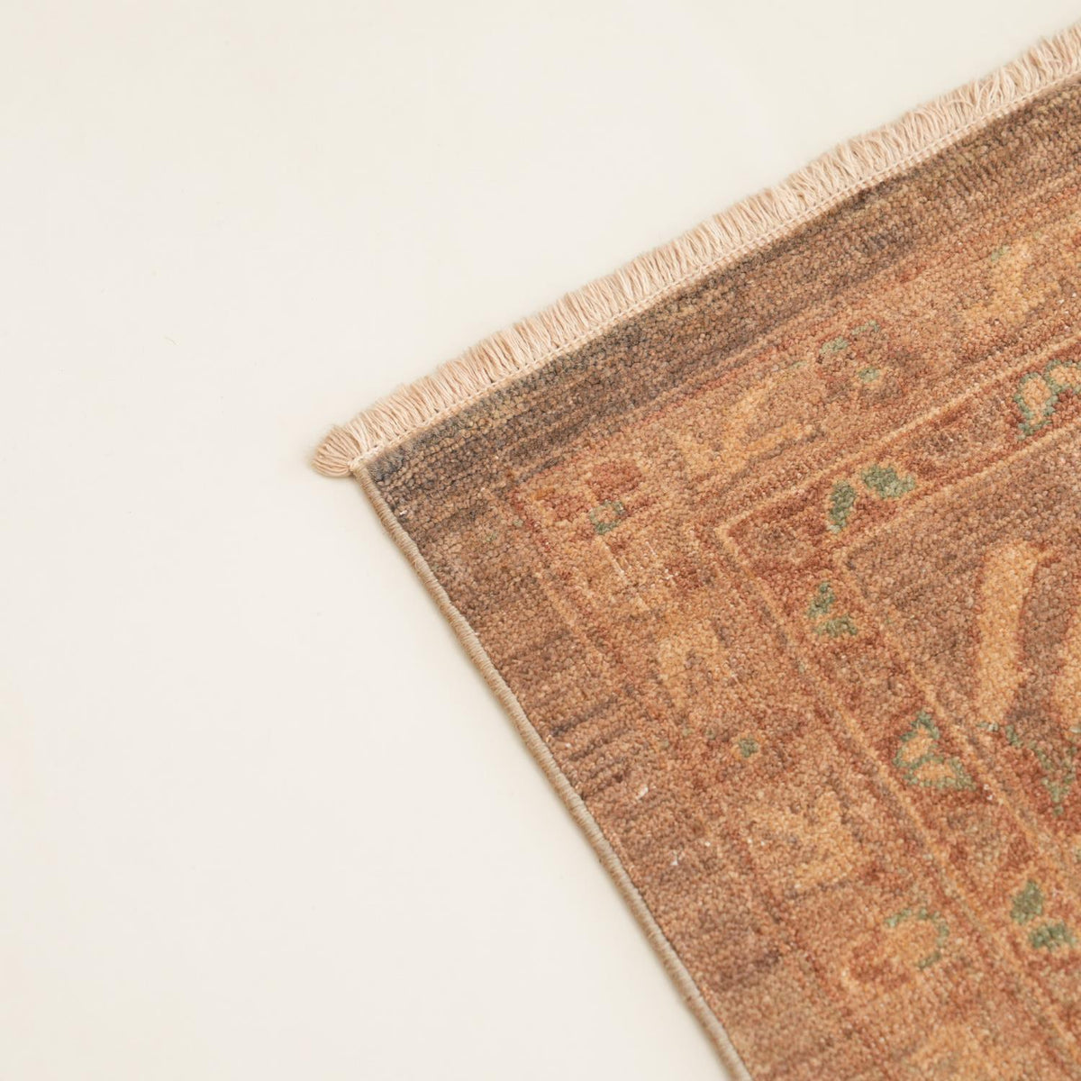 Ayan Serisi El Dokuma Uşak Desenli Bej Yün Halı