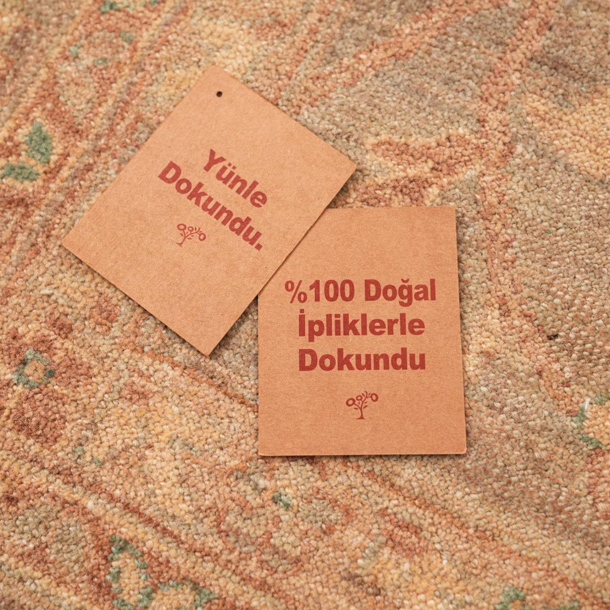 Ayan Serisi El Dokuma Uşak Desenli Bej Yün Halı