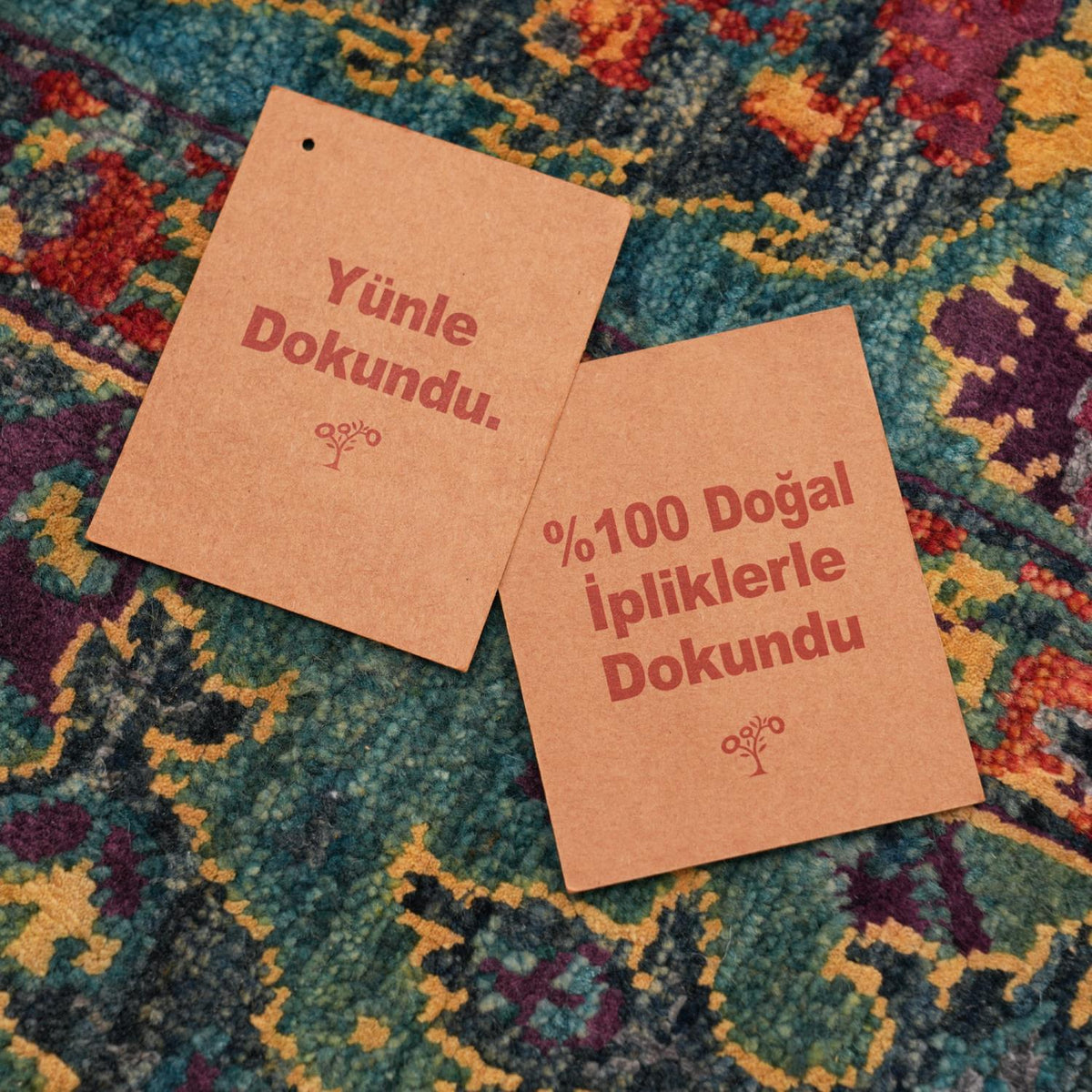 Ayan Serisi El Dokuma Uşak Desenli İpekli Turkuaz Halı