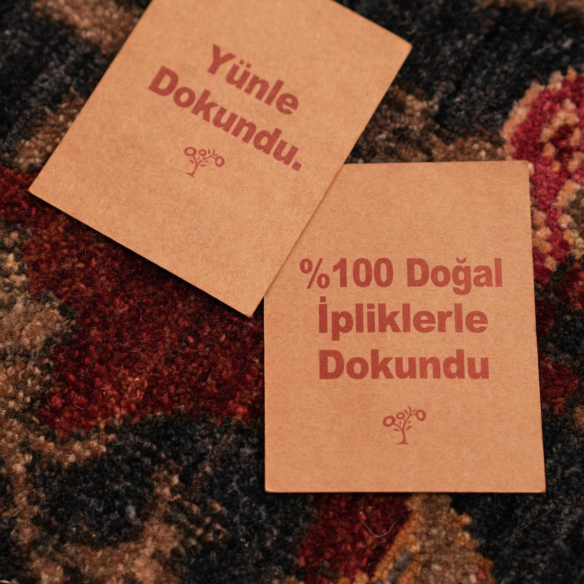 Ayan Serisi El Dokuma Uşak Desenli Lacivert Yün Halı
