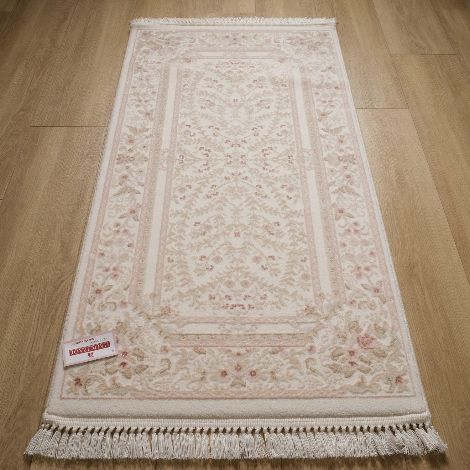 Çerçeve Desenli Makine Dokuma Halı