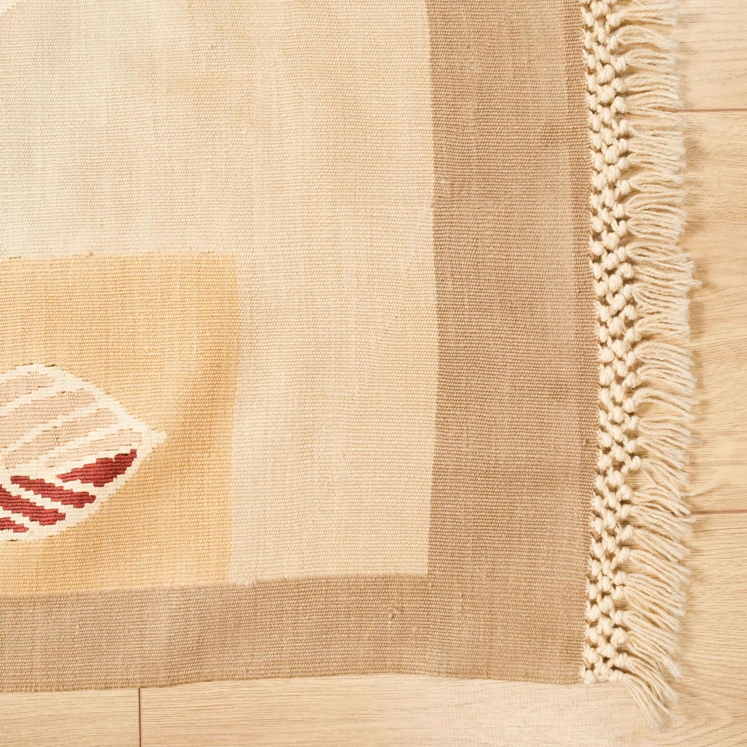 Çiçek Desenli El Dokuma Kilim