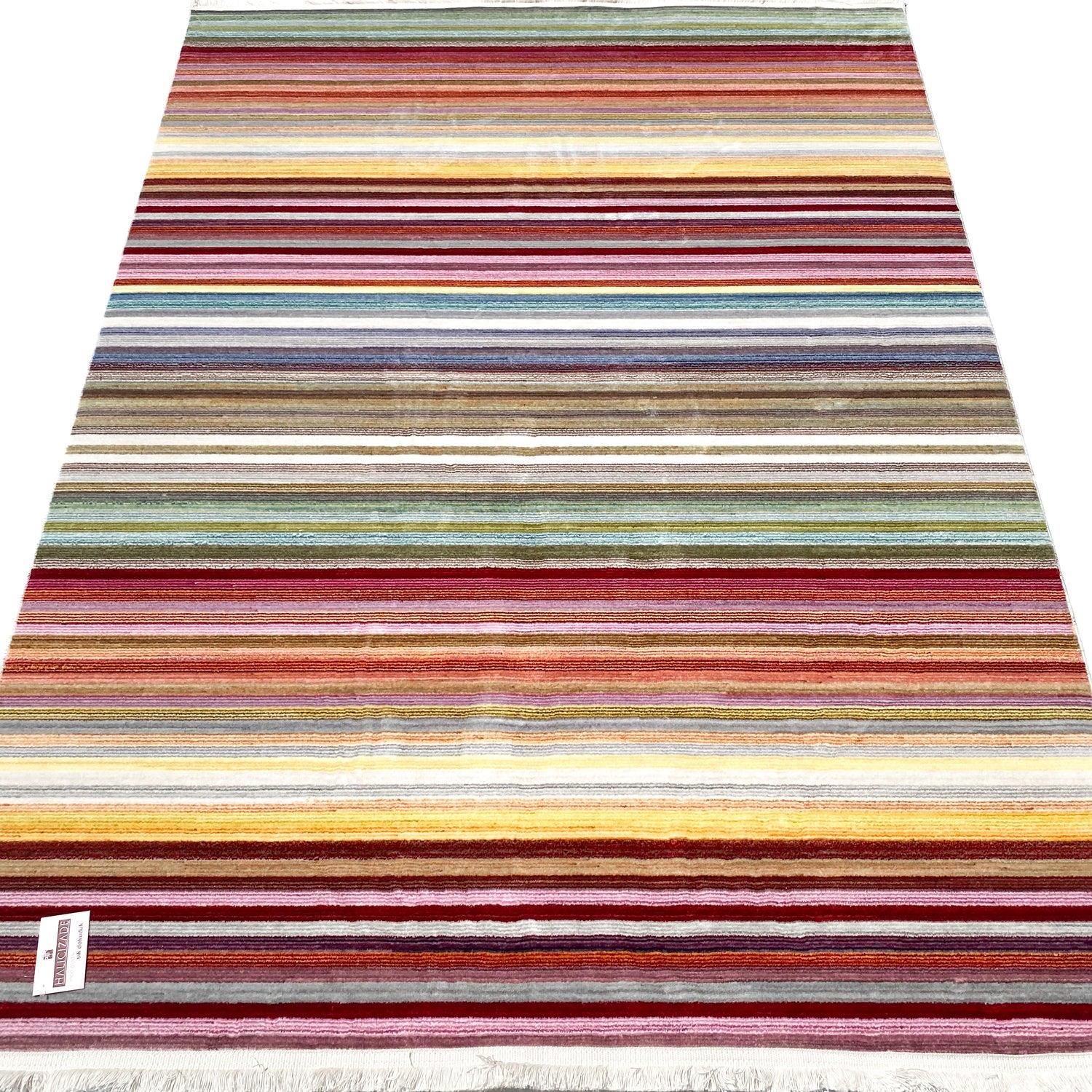 Çizgi Desenli Makine Dokuma Halı