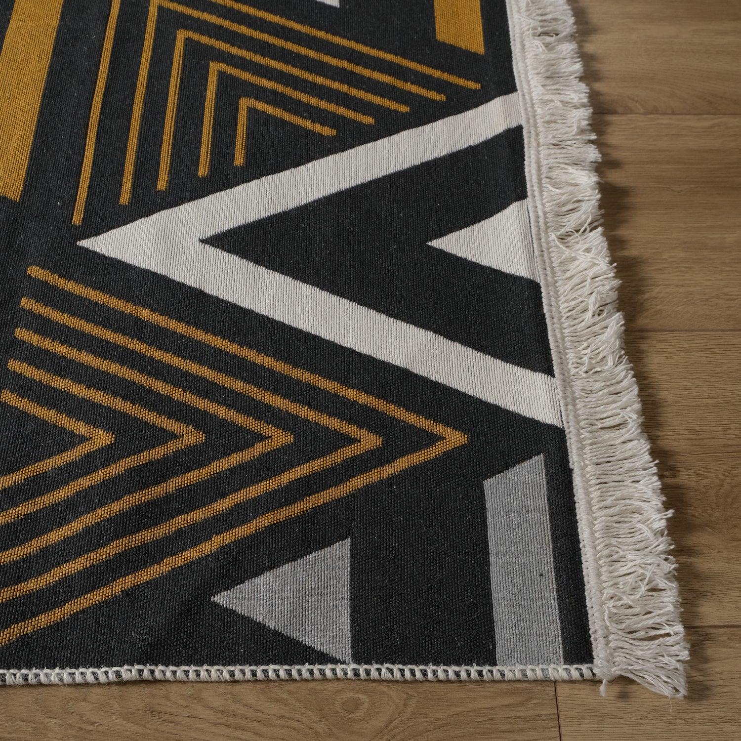 Kehribar Serisi Geometrik Desenli Makine Dokuma Genç Odası Kilim