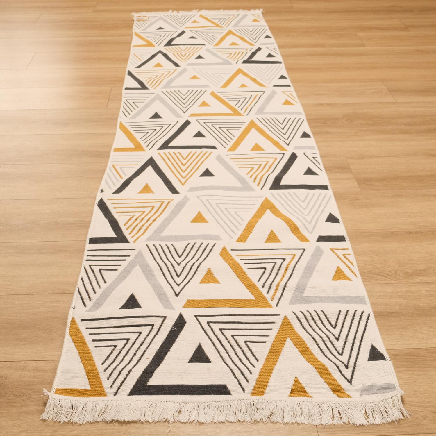 Kehribar Serisi Geometrik Desenli Makine Dokuma Genç Odası Kilim