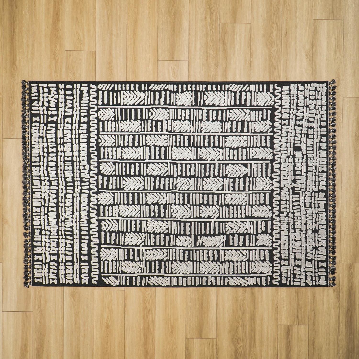 Geometrik Desenli Makine Dokuma Halı