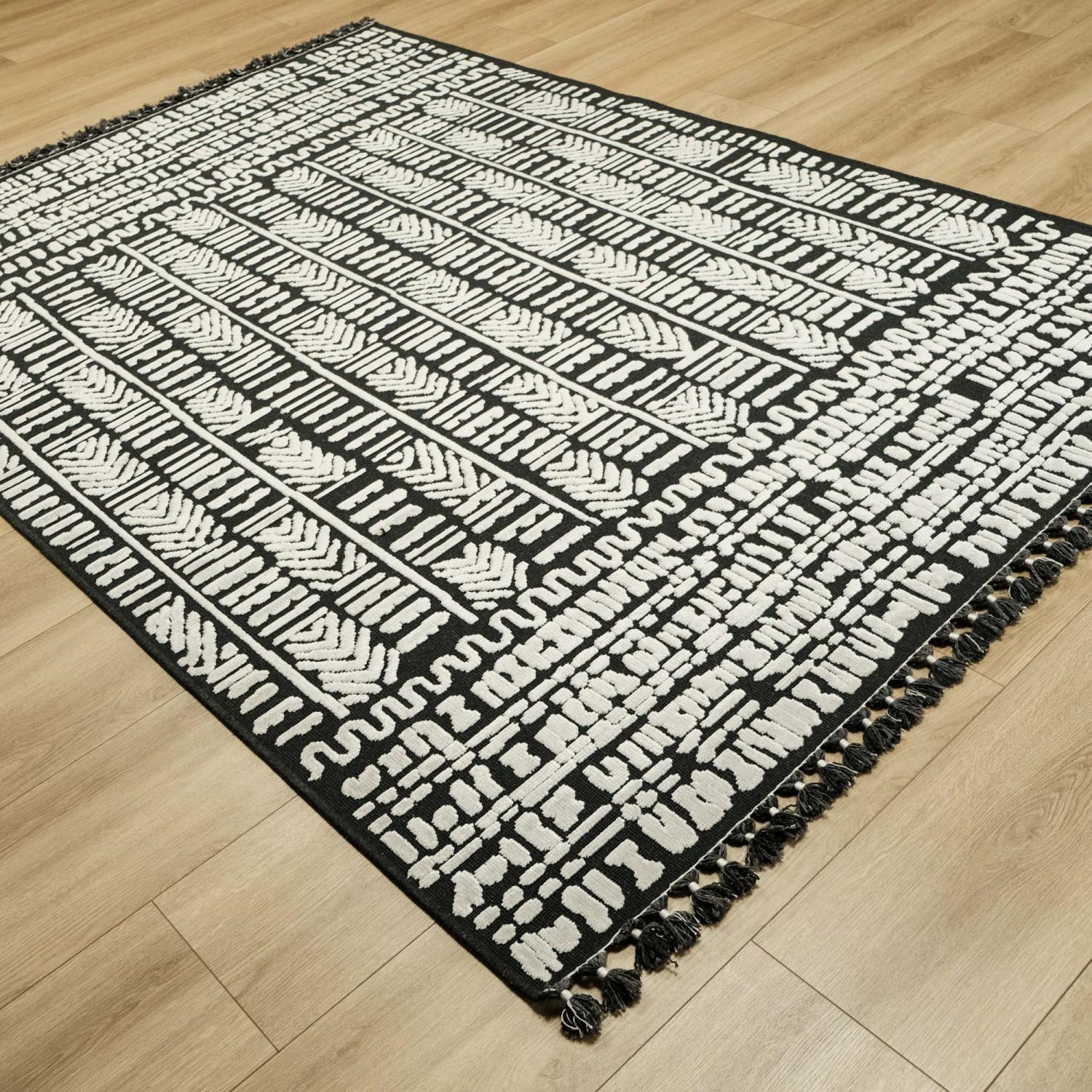 Geometrik Desenli Makine Dokuma Halı