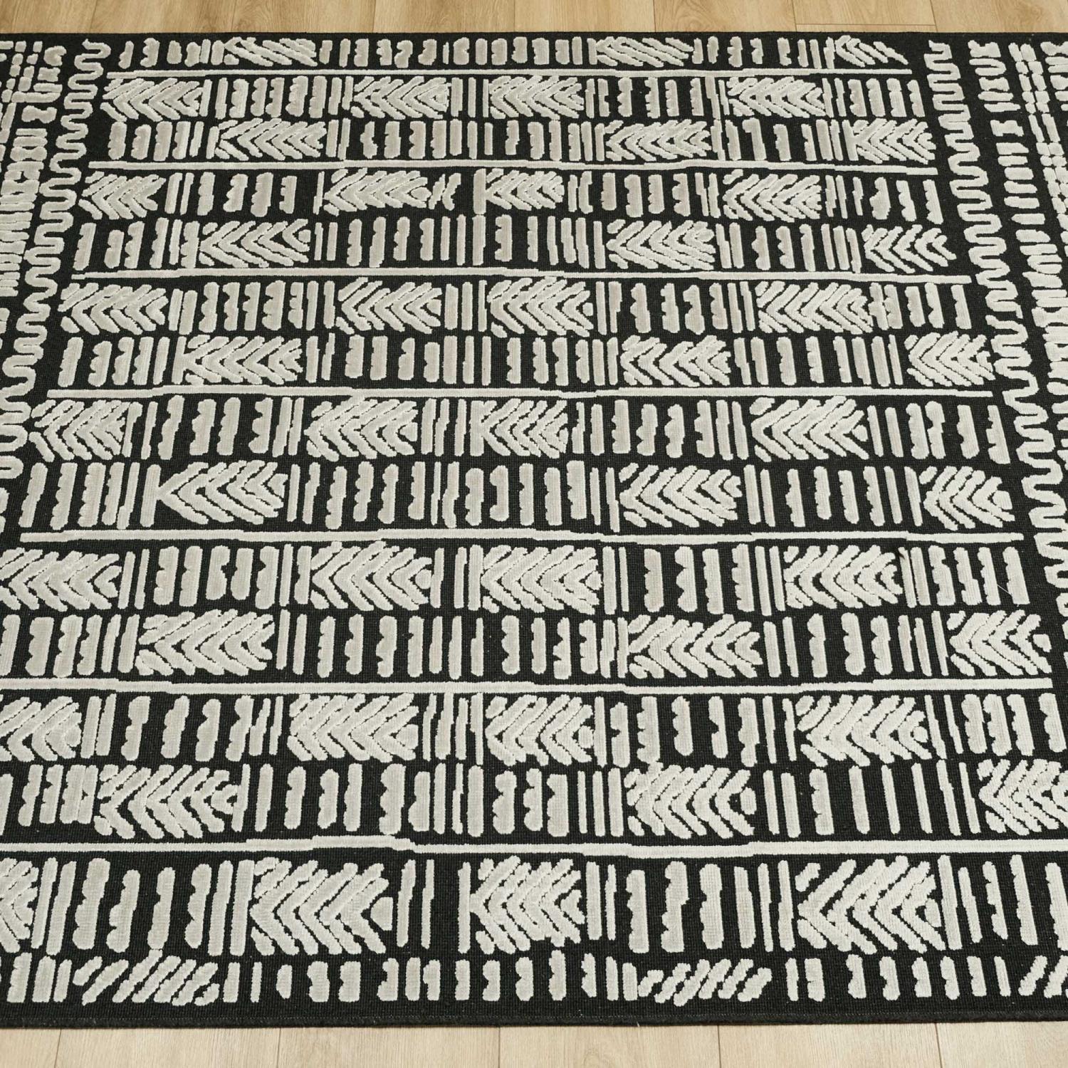 Geometrik Desenli Makine Dokuma Halı