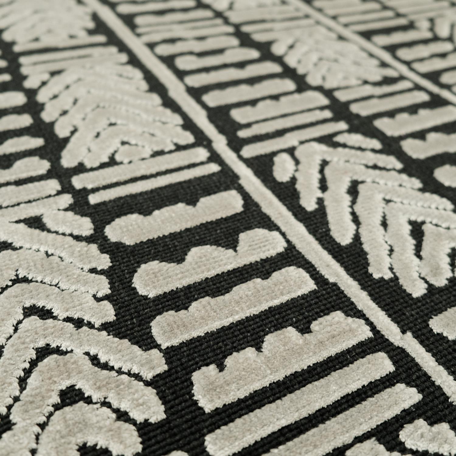 Geometrik Desenli Makine Dokuma Halı