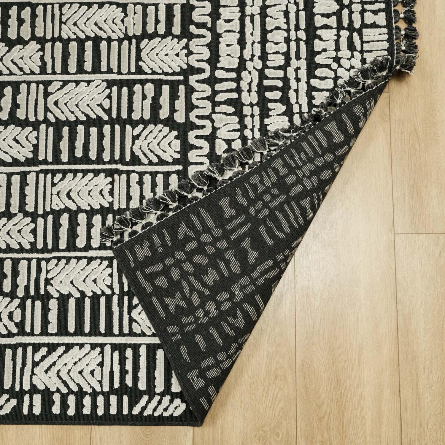 Geometrik Desenli Makine Dokuma Halı