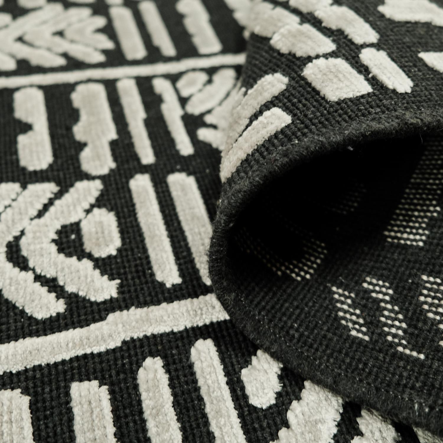 Geometrik Desenli Makine Dokuma Halı