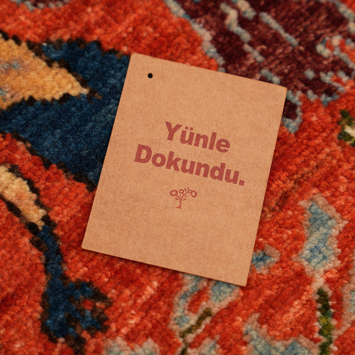 Mihman Serisi El Dokuma Çiçek Desenli Turuncu Yün Halı