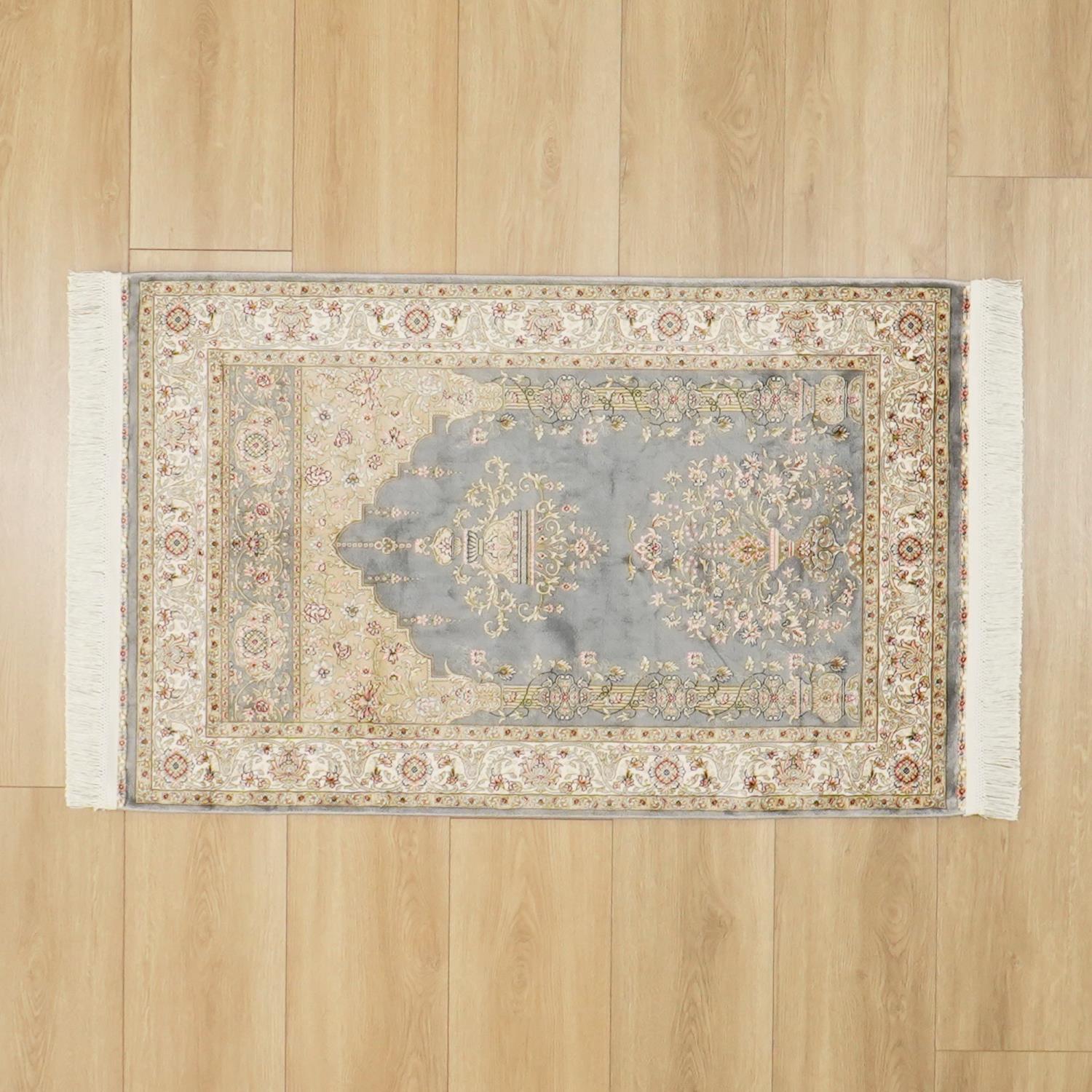 Mihrap Tasarım Gri Halı Seccade