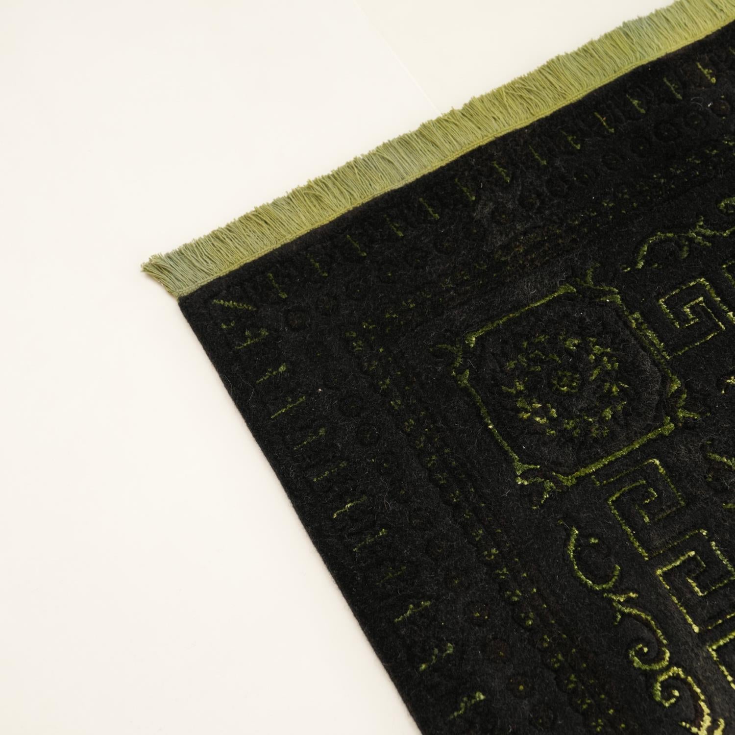 Versace Serisi İpekli El Dokuma Versace Desenli Siyah Halı