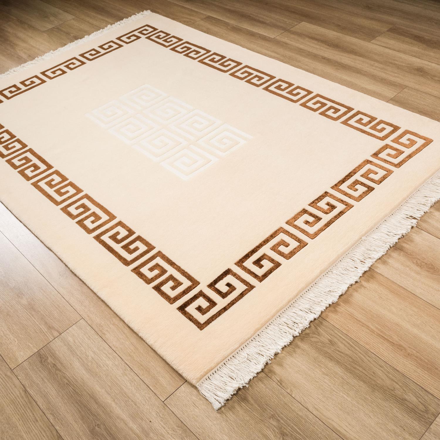 Çerçeve Desenli El Dokuma Halı