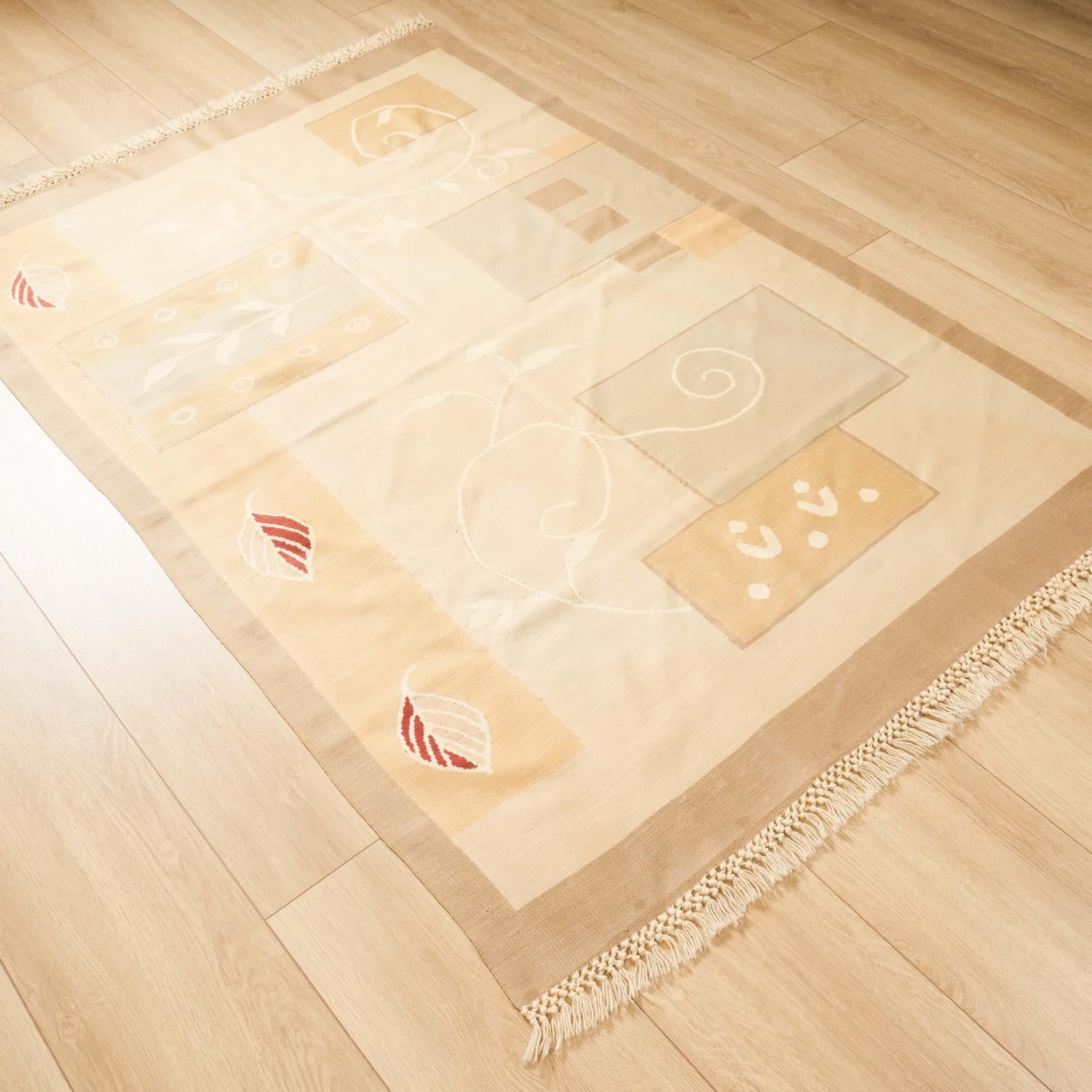 Çiçek Desenli El Dokuma Kilim